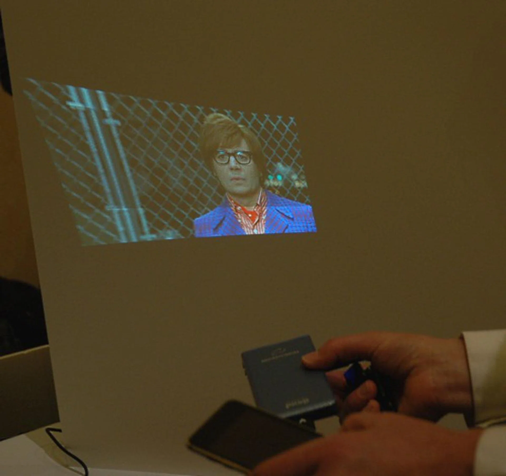 3M was present too with its pico projector but this product here is by Microvision, who has a laser pico projector (Show WX) to compete with the likes of Dell and 3M. 