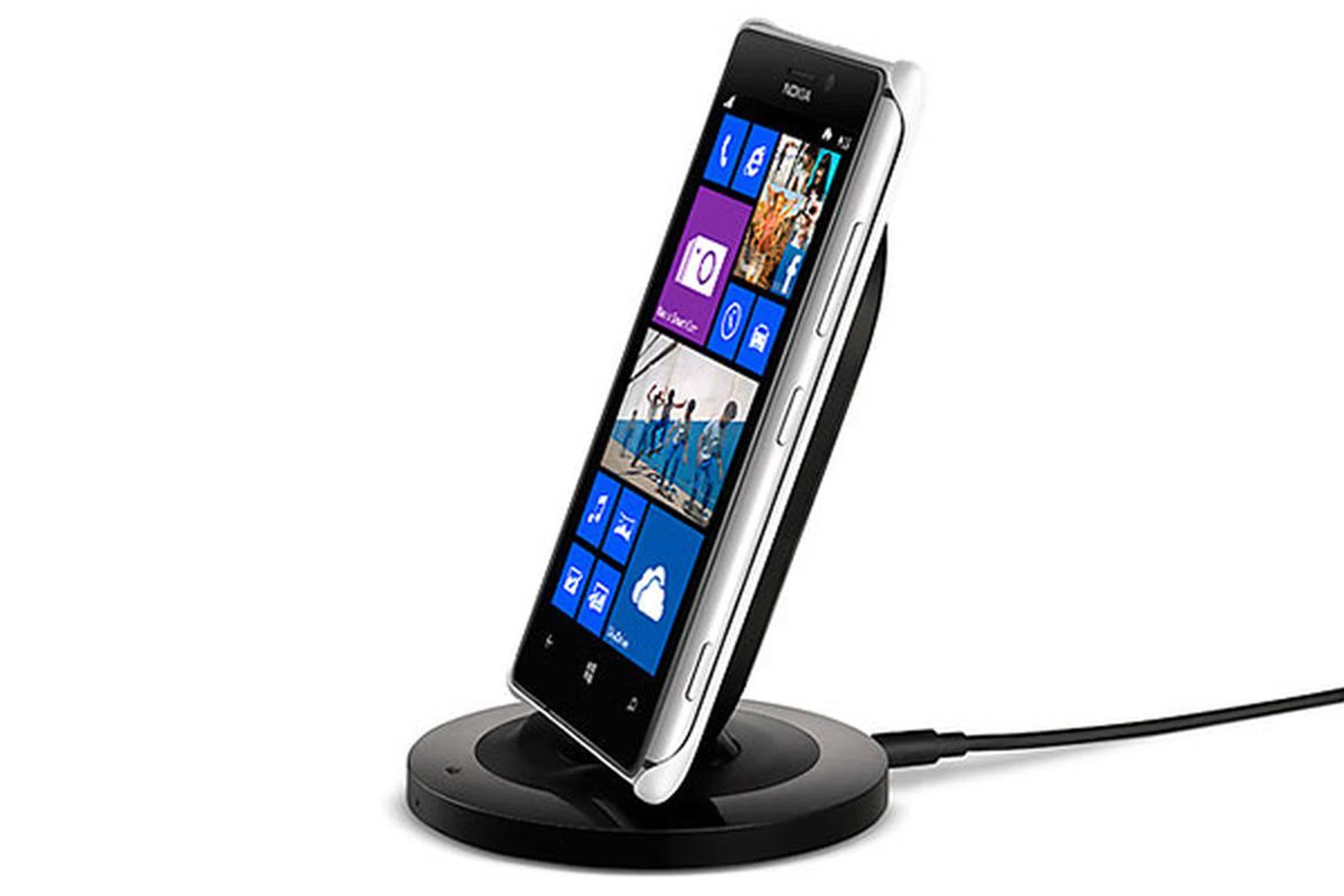 Wireless charging is possible with the help of a snap-on cover and a wireless charging stand (or Nokia's wireless charging pillow).