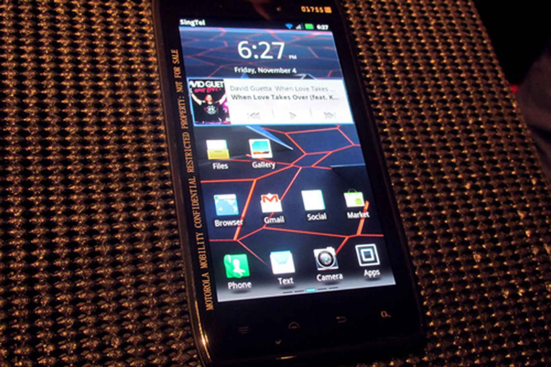 There are no physical buttons on the smartphone, relying on four well-spaced touch controls below its huge screen. The RAZR's qHD and Super AMOLED Advanced touchscreen looks amazing in person, with brilliant color reproduction and clear details. We played with the phone's touchscreen for some time and it seemed responsive and fast. According to Motorola, they have also coated the phone with splash coat, which reportedly makes the phone less susceptible to accidental spills (how effective this is, we can't say for now).
