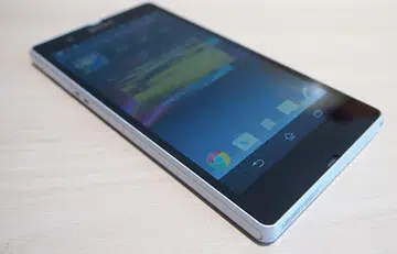 Dubbed the OmniBalance design, the Sony Xperia Z feels great in the hands thanks to its slightly rounded corners, cleaned lines and flat glass panels. 
