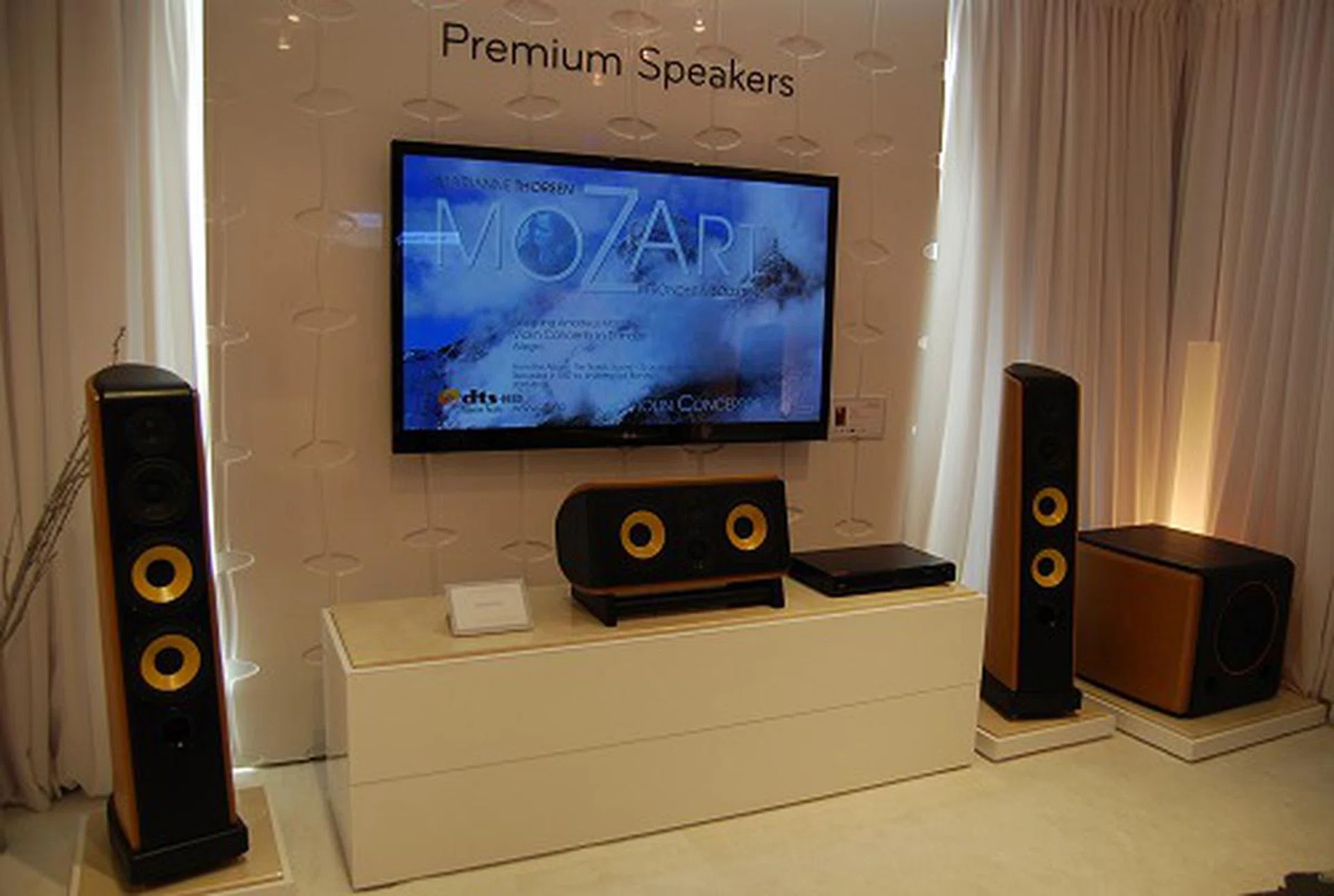LG was also showing off its reference speaker system, but unfortunately, it's not going retail.