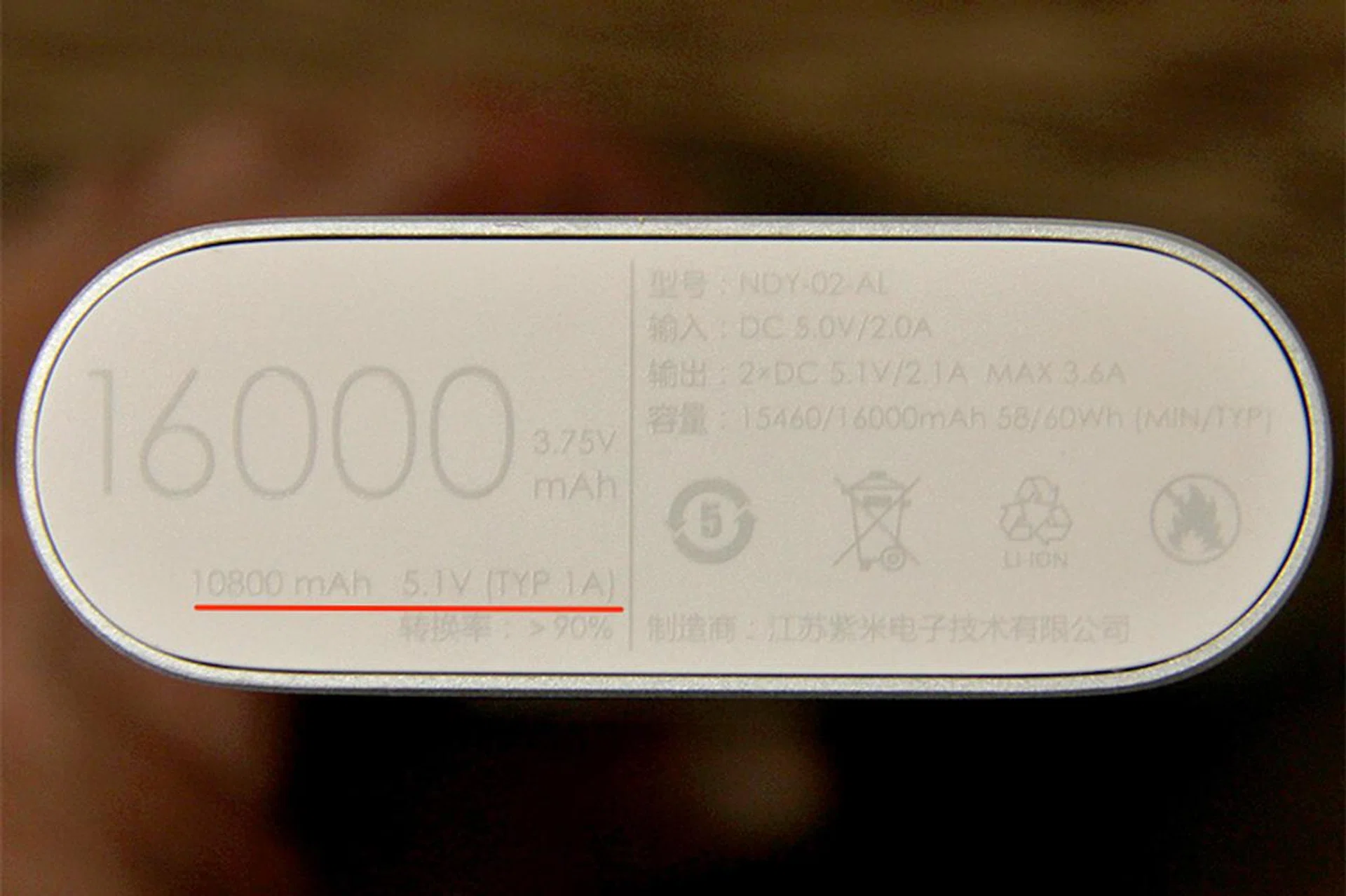 Rated capacity at 1A/5.1V is 10,800mAh, with a conversion efficiency of over 90%.