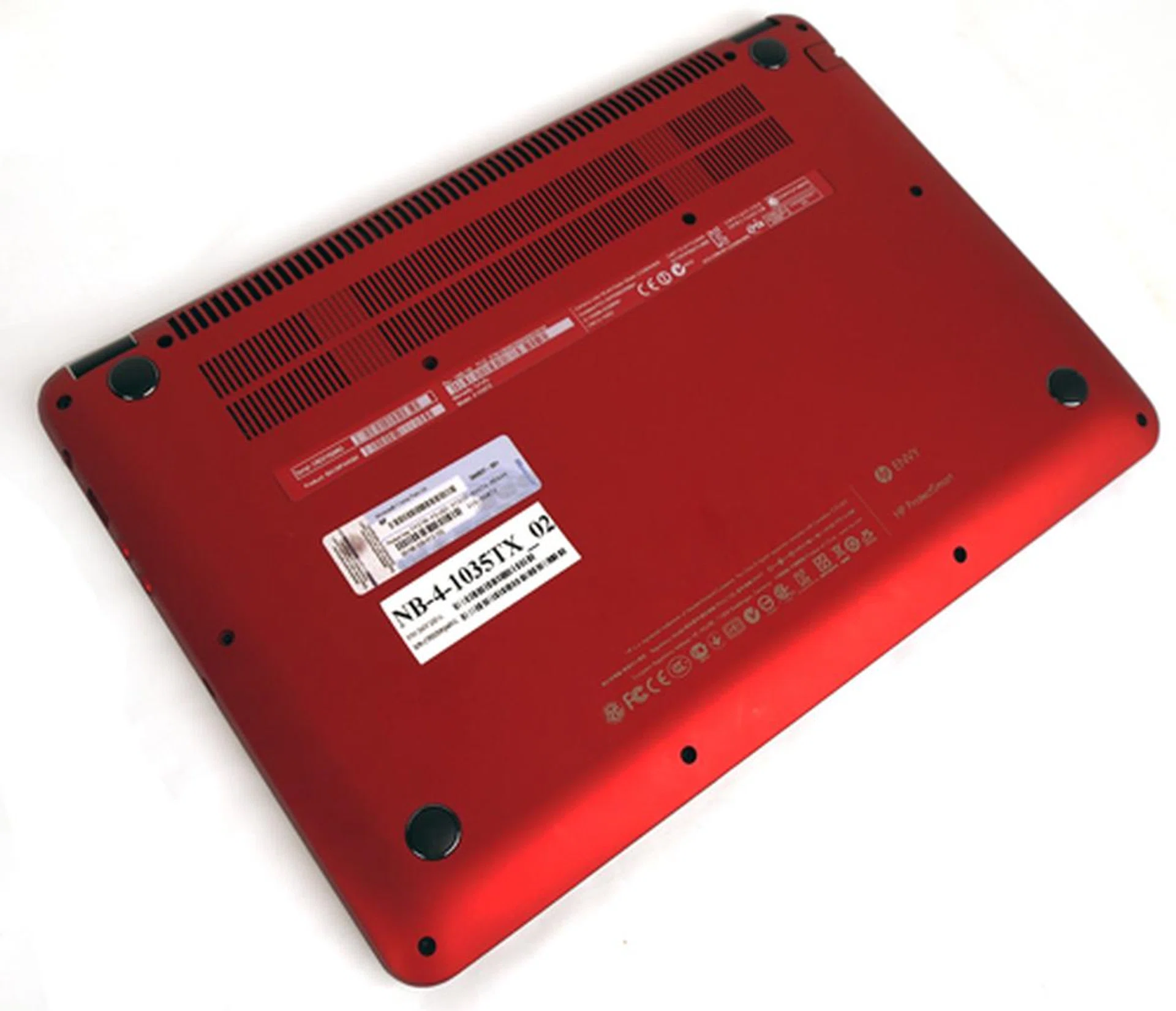 Turn it over and you'll find its vibrant red underside - which perfectly matches the Beats Audio branding.