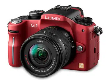 The first mirrorless system camera didn't look too different from a DSLR at the time.