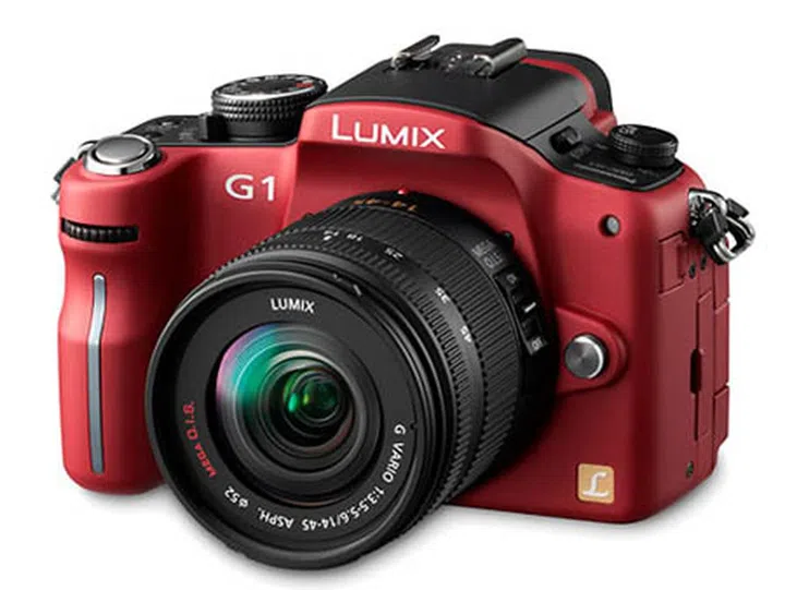 The first mirrorless system camera didn't look too different from a DSLR at the time.