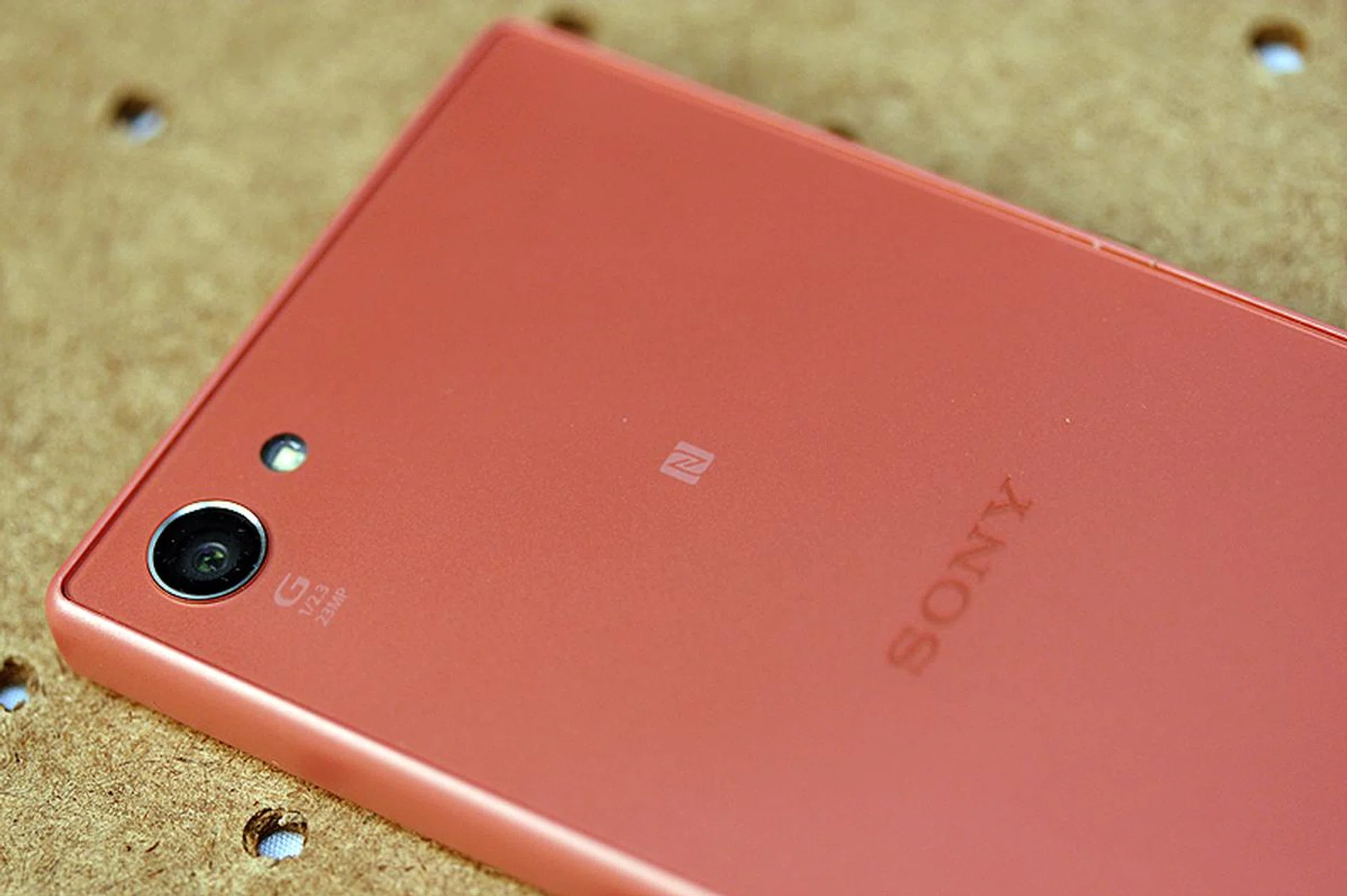 The Z5 Compact and Z5 have the same frosted glass rear, which adds to the premium look of the smartphone.