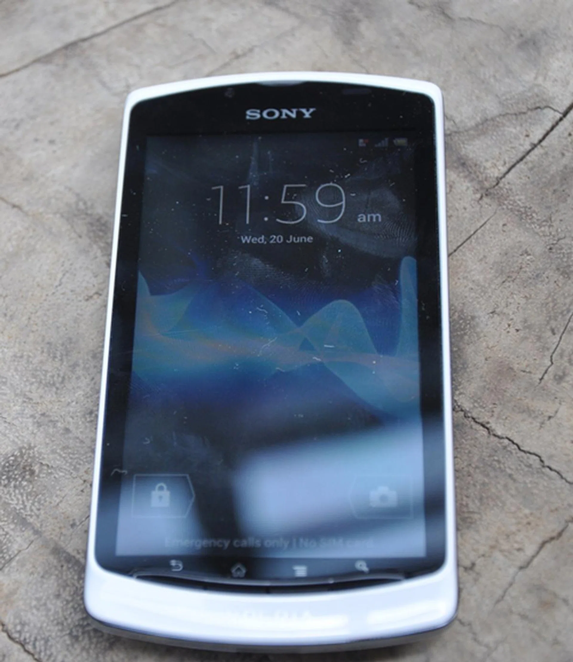 4.0-inch touchscreen aside, the Xperia Neo L comes with Sony's xLoud technology which supposedly boosts the audio quality. 