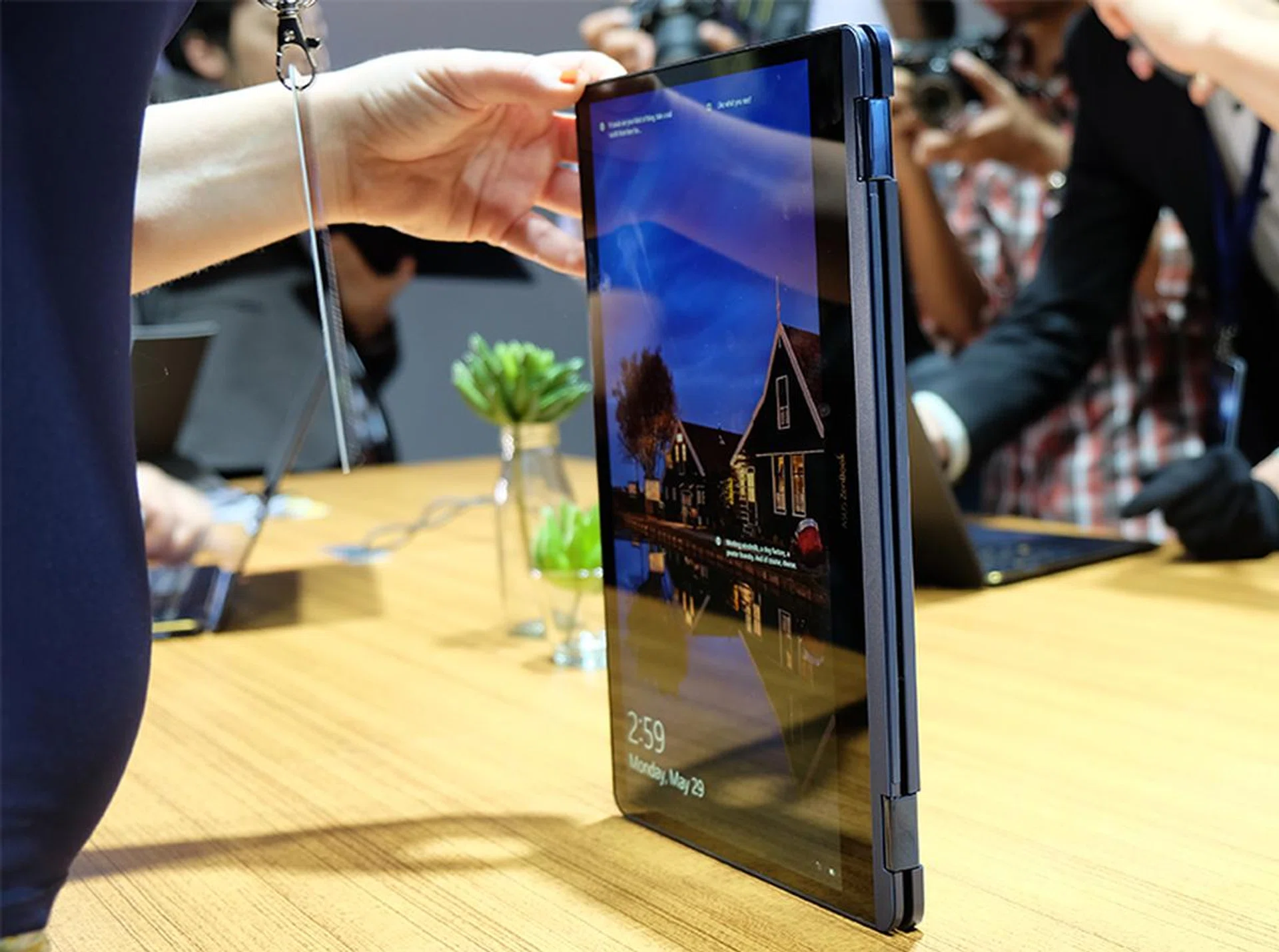 ASUS ZenBook Flip S