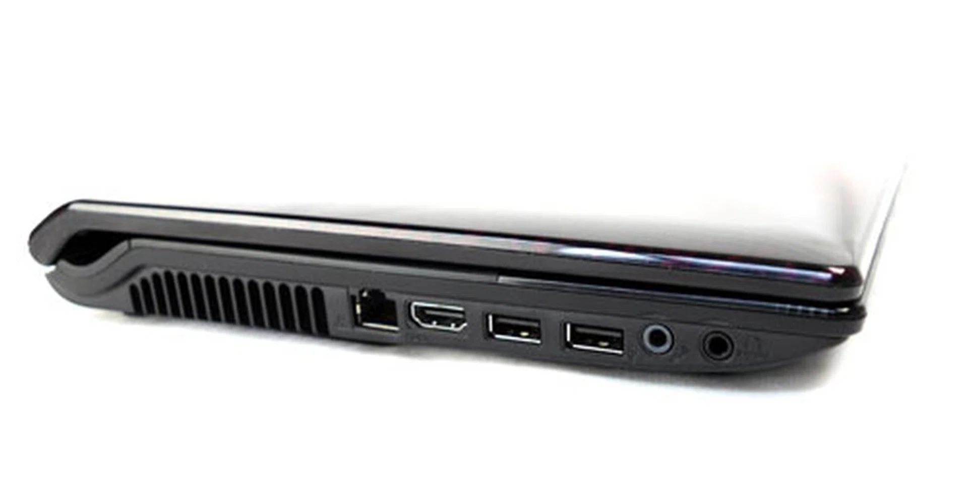 The left side of the JCSE is where most of the I/O armaments are. Included in the mix are a Gigabit LAN port, two USB slots, a HDMI outlet and the usual microphone and headphone jacks. 