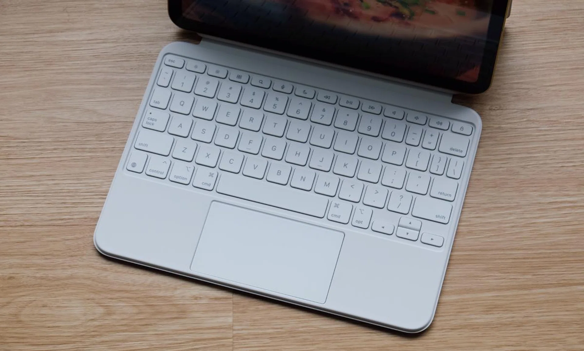 The keyboard is pleasant is type on but there's no back lighting.