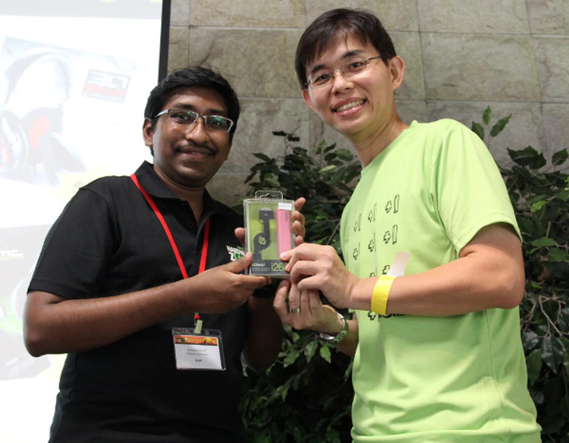 Portable battery packs are really popular with everyone, and so Ban Leong Technologies provided us with five sets of the eGear 2,600mAH portable battery to give away.