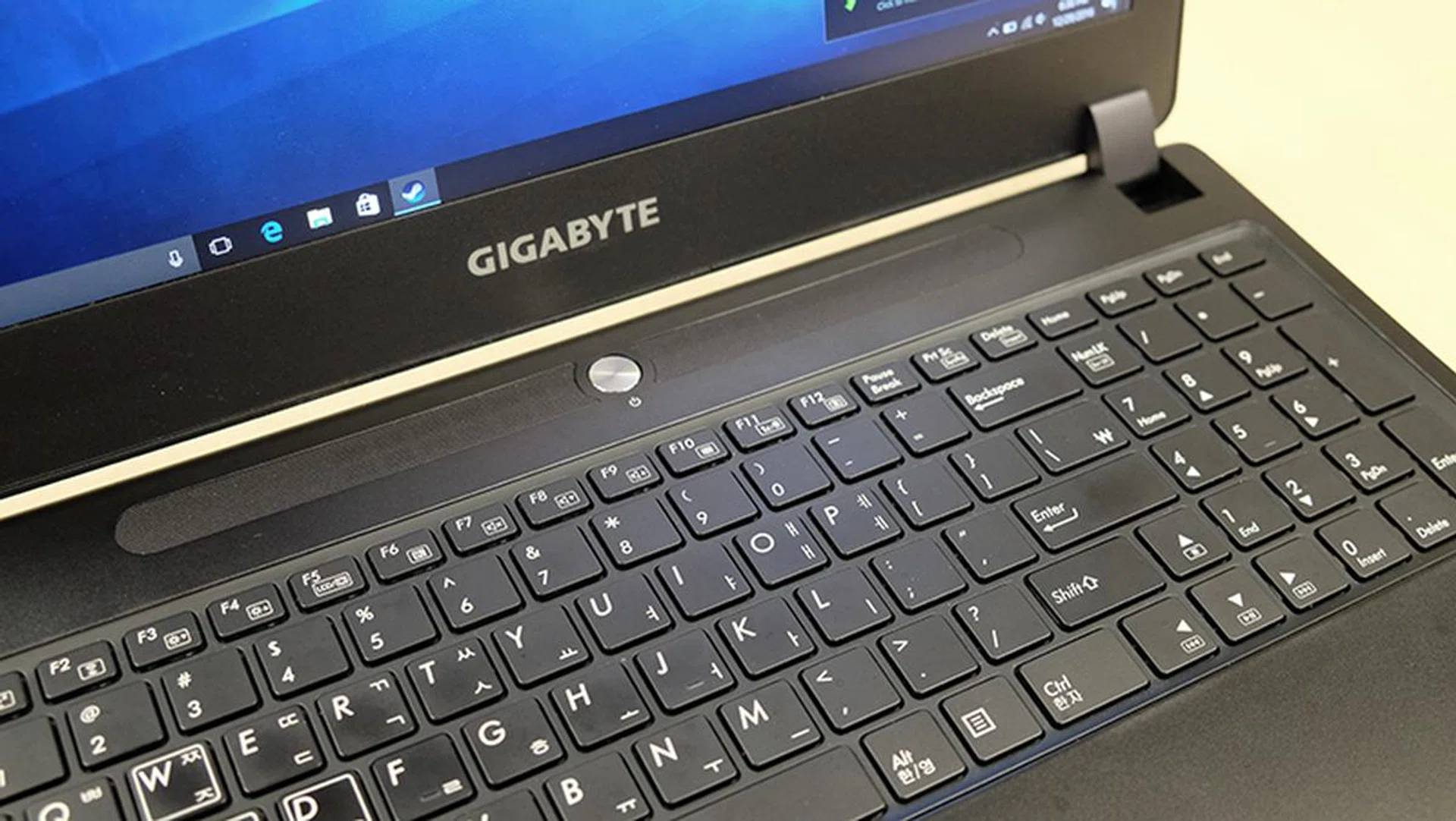 Gigabyte P35X v6 keyboard