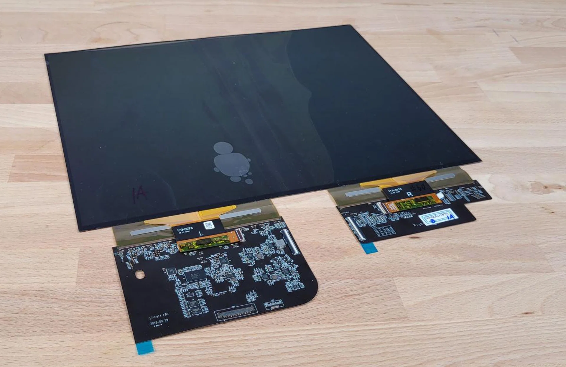 The flexible OLED panel itself with display controllers. (image Source: ASUS)