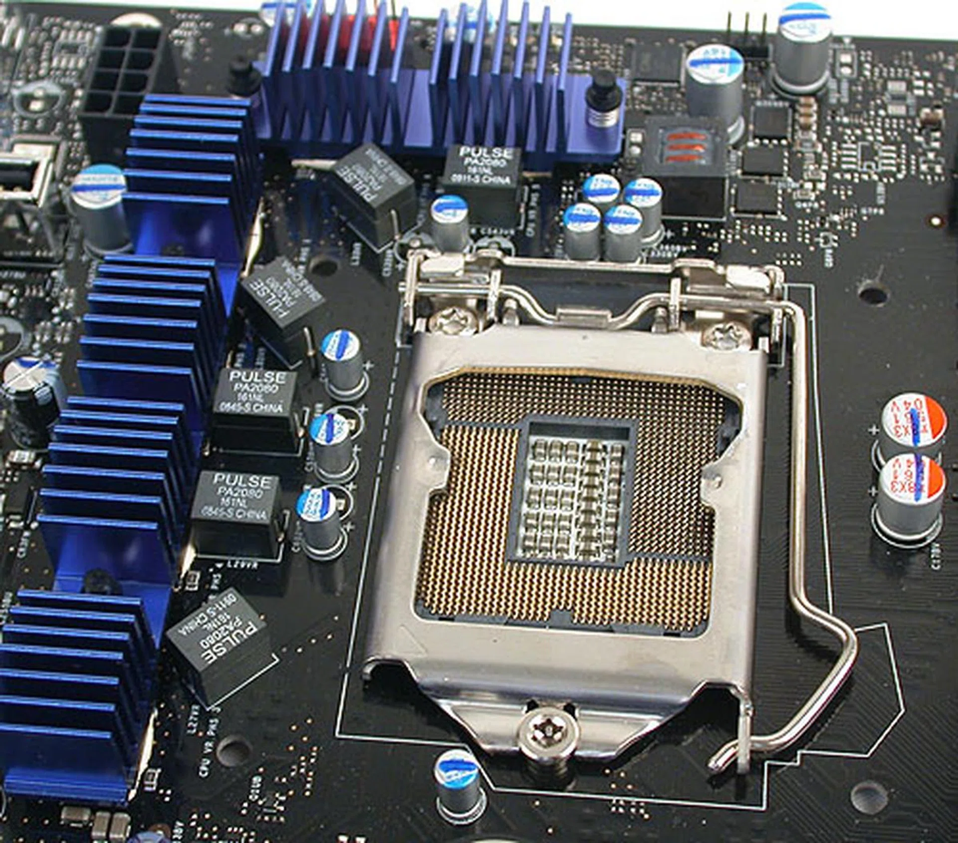 A minimal cooling solution for the motherboard means there's no need to worry if your CPU cooler will fit.