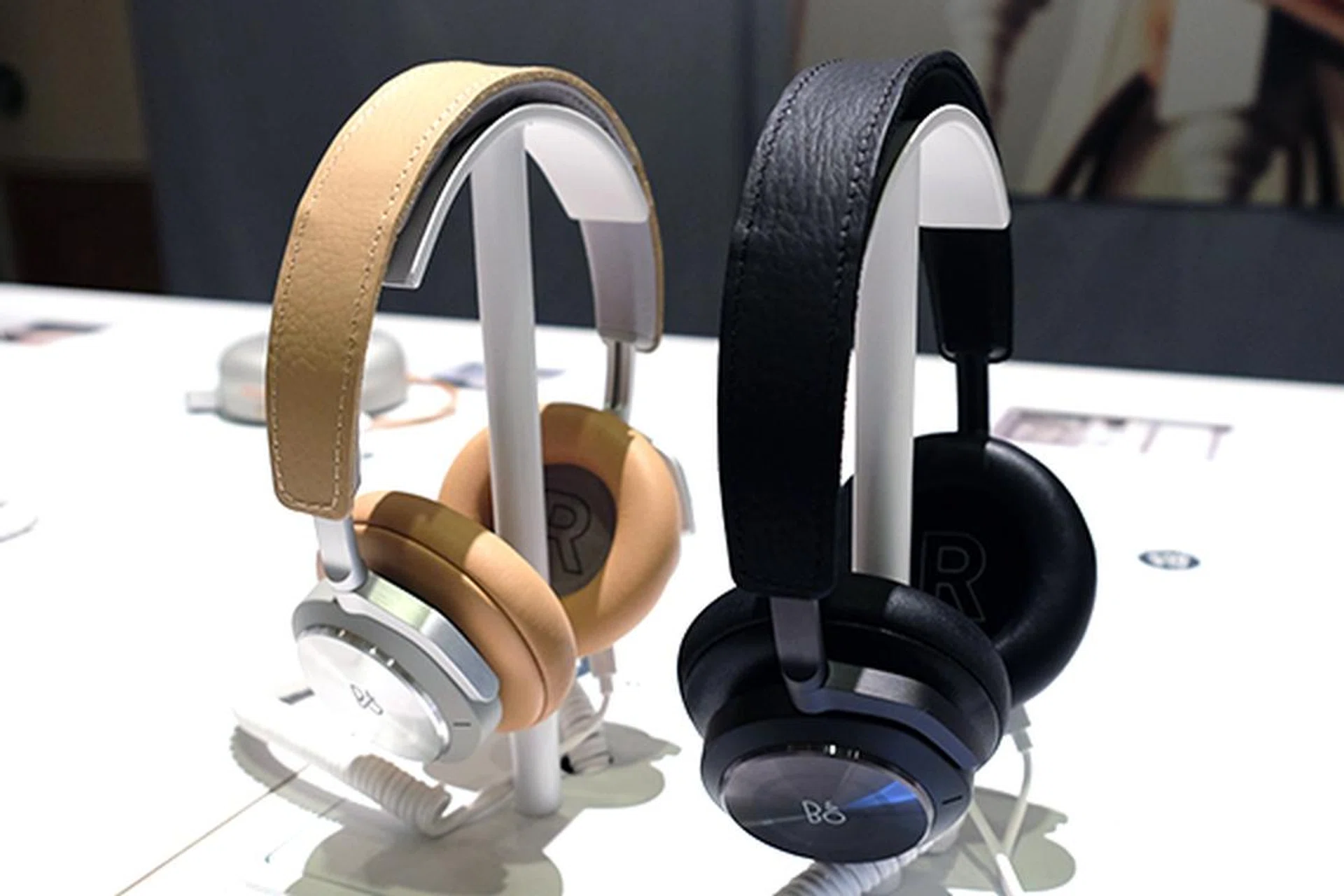 The B&O Play H9i comes in beige and black. But readers can expect special edition colors in the future.