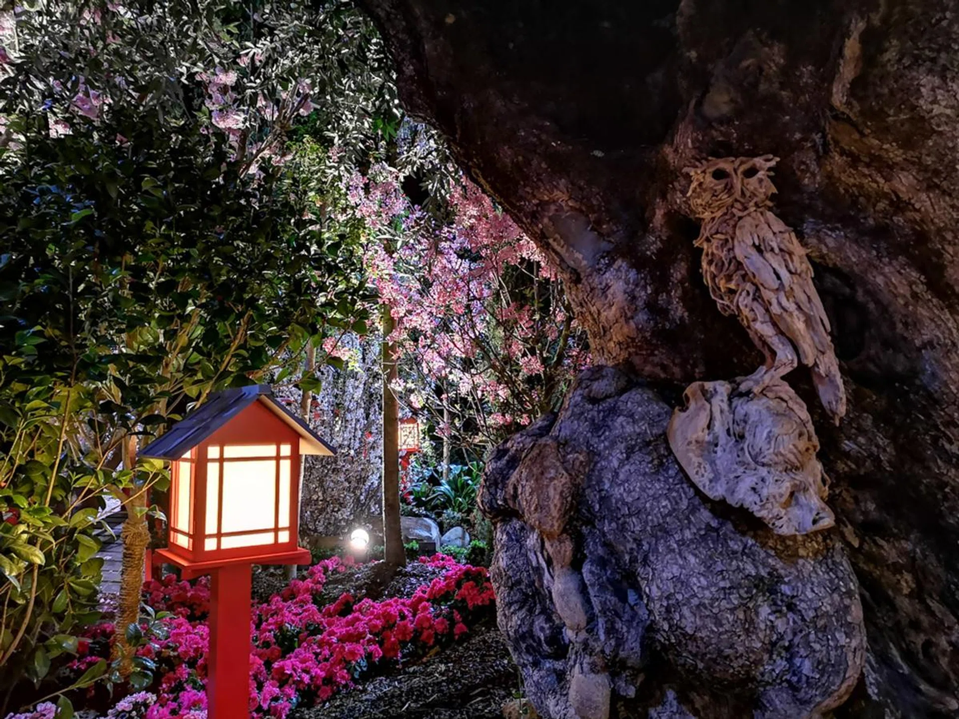 f/1.8 at 3.95mm, 4 sec, ISO 640. The same scene with Night Mode and it’s astonishing how the shadows have opened up. At the same time, the highlights have been maintained. If you squint closely, though, you’ll see that Night Mode results in a loss of fine detail.