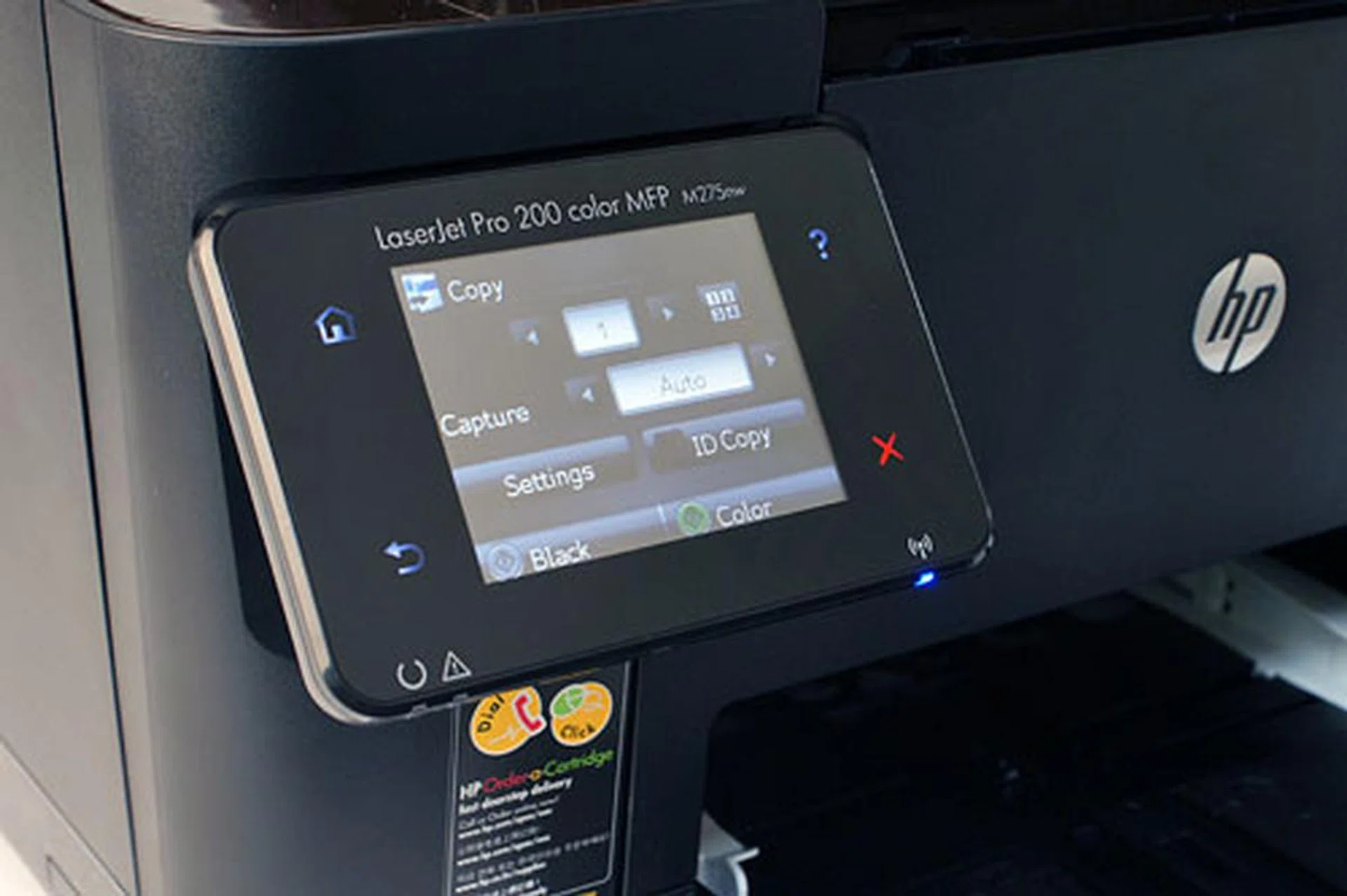 Other than the power button, HP has gone with full touch controls on the TopShot M275, by way of the tilting 3.5-inch color touchscreen on the left of the device.