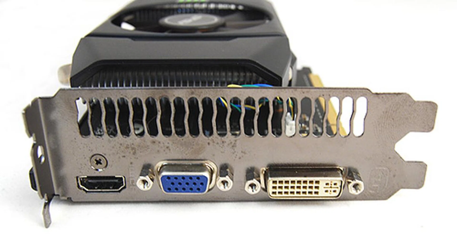The ASUS ENGTS450 DirectCU TOP has DVI, VGA ports as well as a full-sized HDMI port.