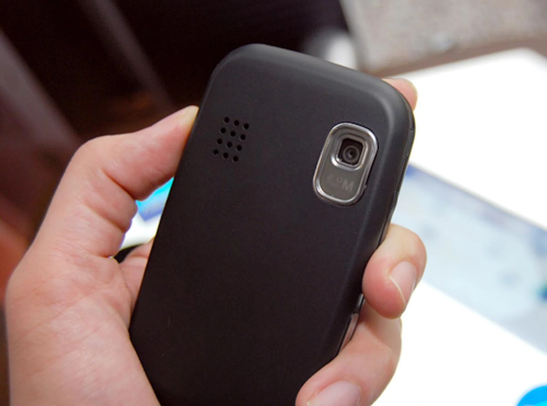  The 2-megapixel camera won't be the main feature of the device, especially so when the P552w's competitors are equipped with at least a 3.2-megapixel CMOS sensor.  