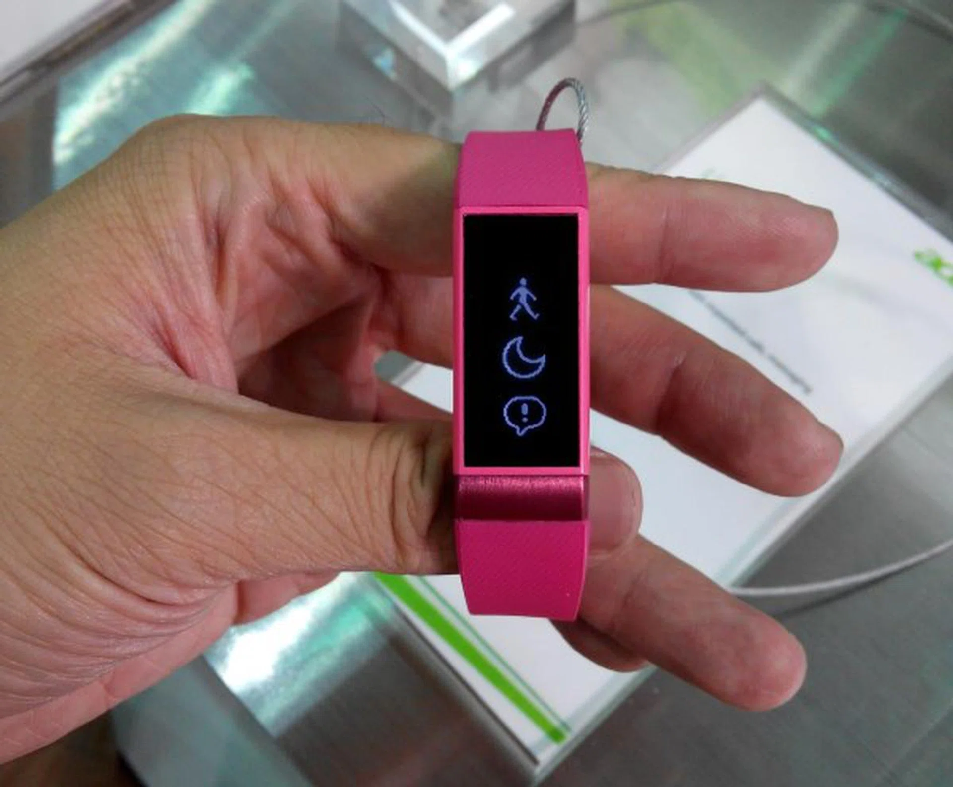 The Acer Liquid Leap smart band comes with a slim design and a lightweight rubber strap.