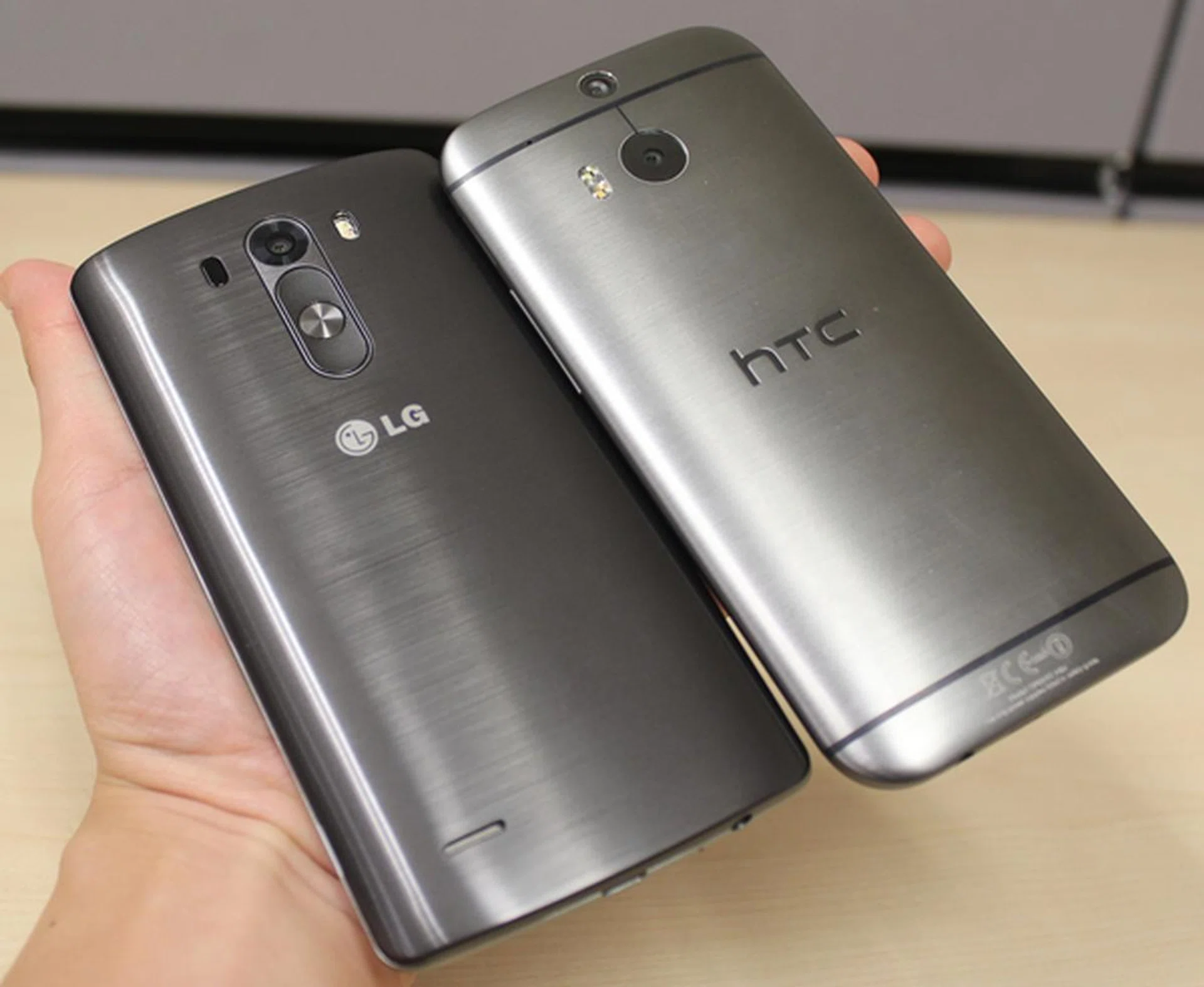 Imitation is the best form of flattery; the LG G3's rear has a metallic finish that is somewhat similar to that of the HTC One (M8).