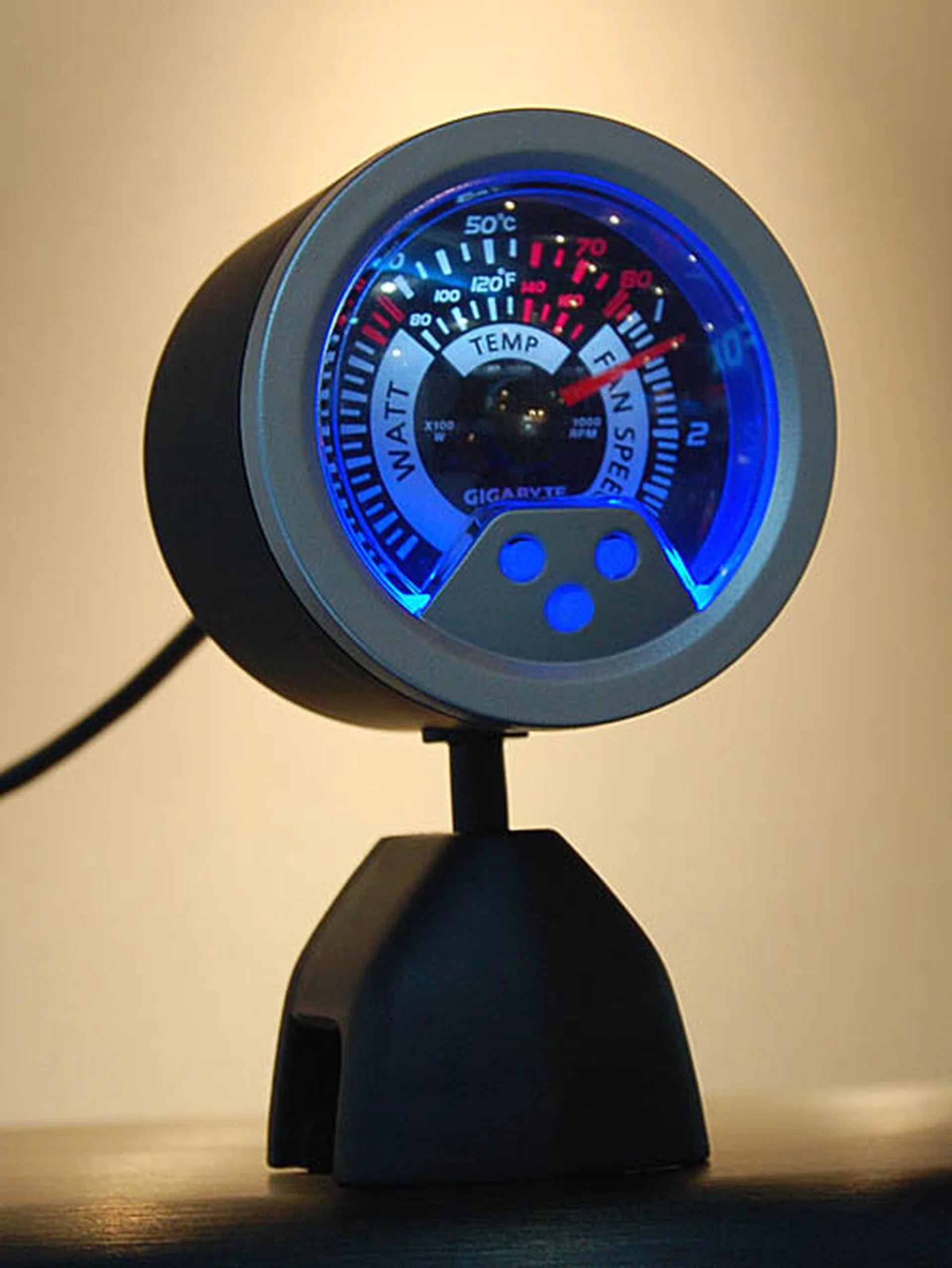  This USB gauge is an alternate method of keeping track of the system vitals. Especially useful if you don't fancy opening the P-Tuner interface everytime you want to check your CPU temperature. Only works in conjunction with the OdinGT.  