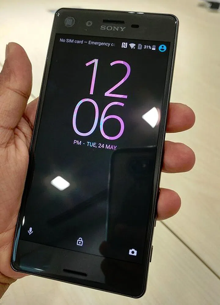 The phone supports double-tapping on the screen to wake it up (as opposed to pressing the power button) and there's even an option to use facial recognition to unlock the phone.
