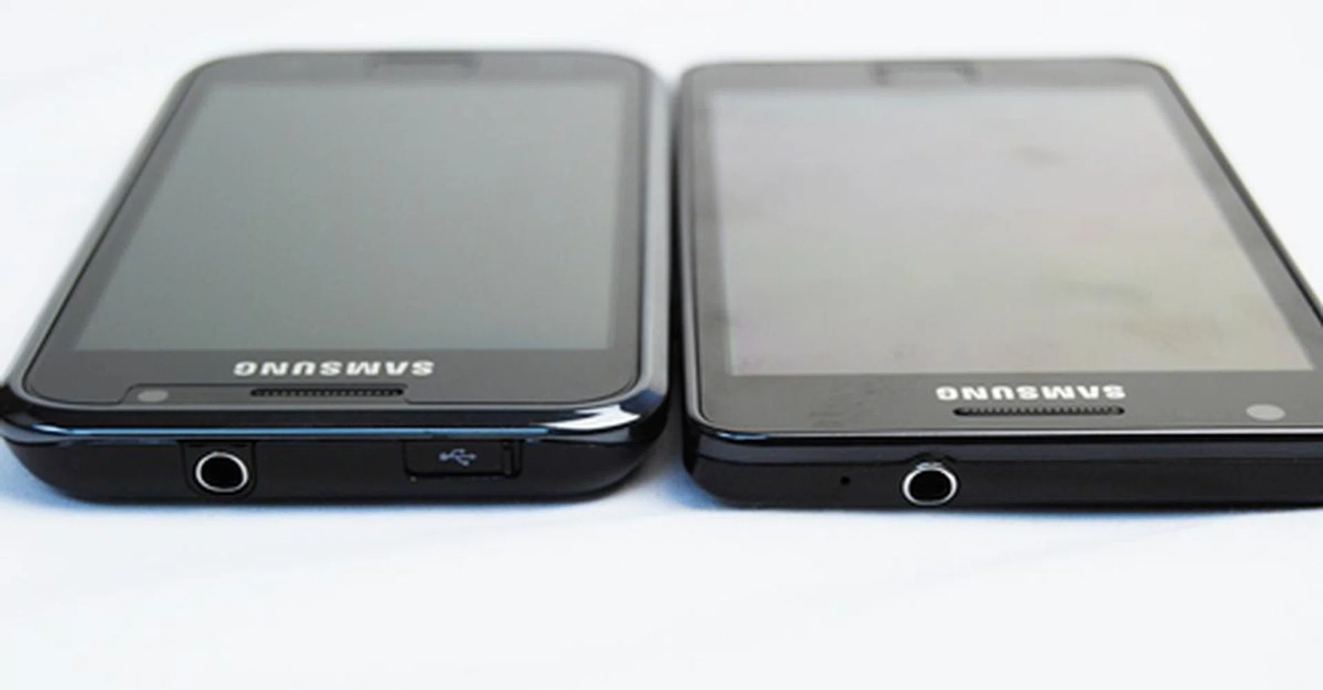 A 3.5mm audio port sits slightly off-center on the top of both phones. The only difference is that the micro-USB port has been shifted to the bottom.