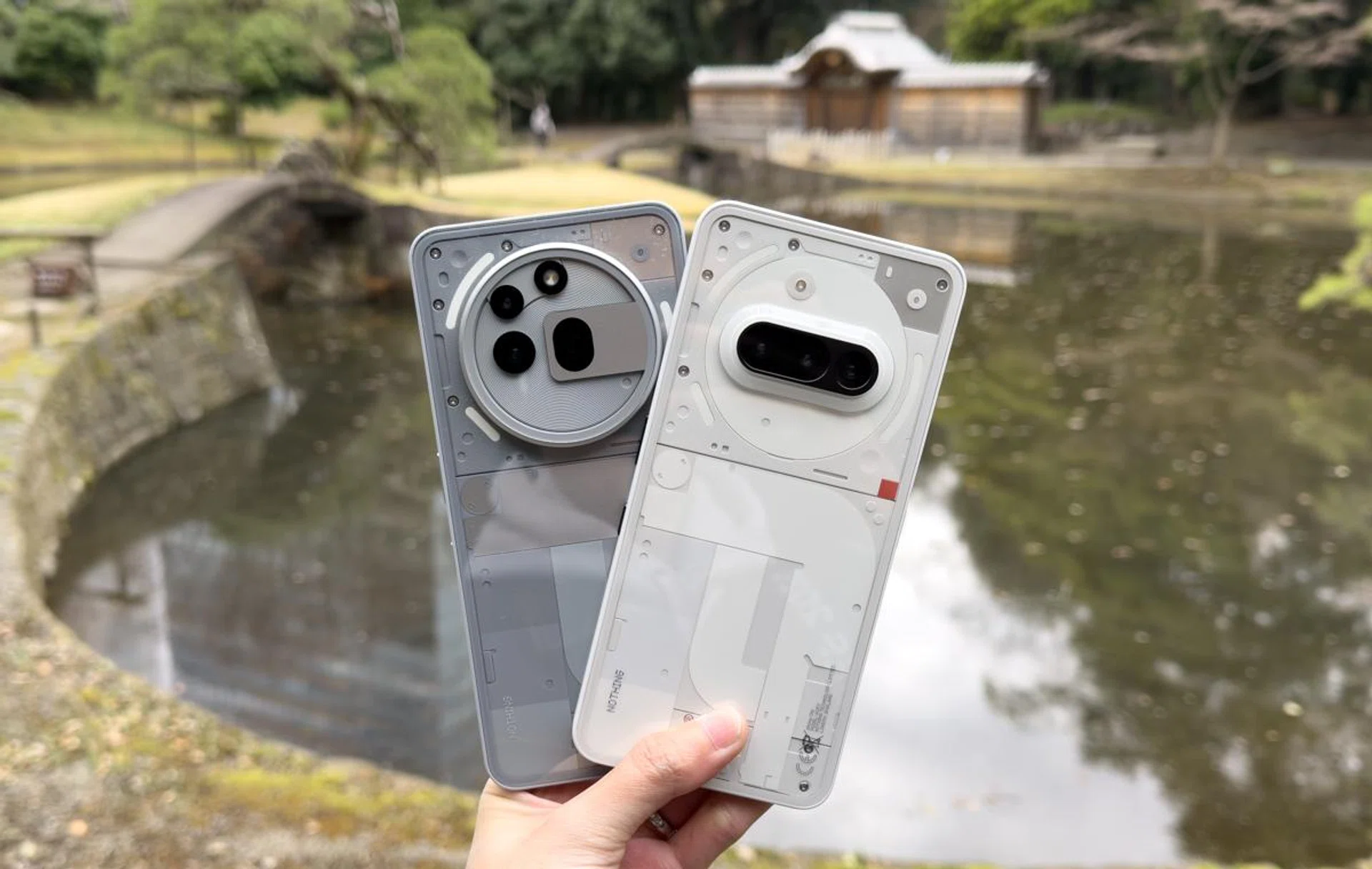 Left to right: Nothing Phone (3a) Pro, Phone (3a). Photo: HWZ.