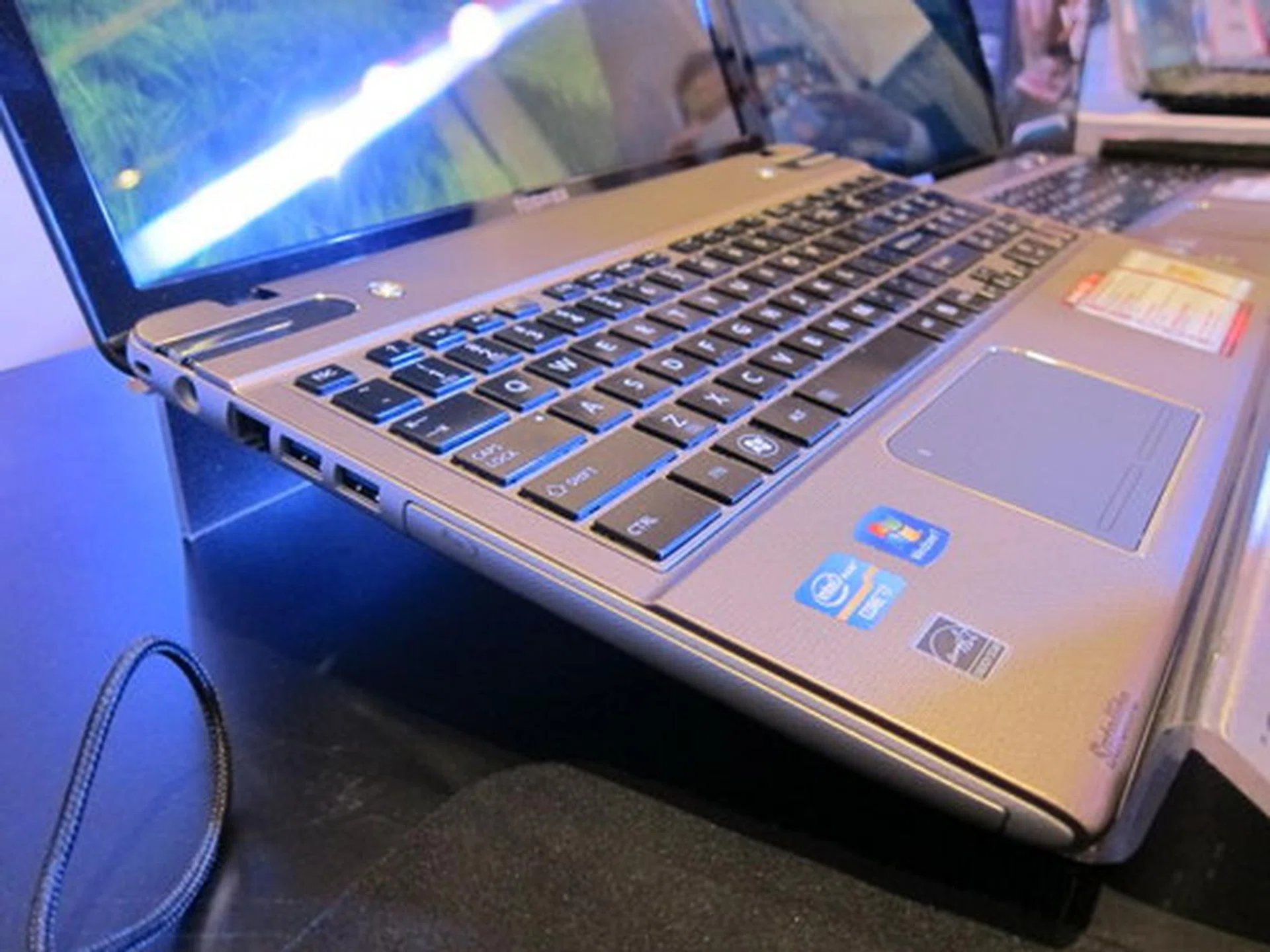 The Satellite P850 looks quite different from last year's P750, and to most mobile warriors, it may be for the better. 