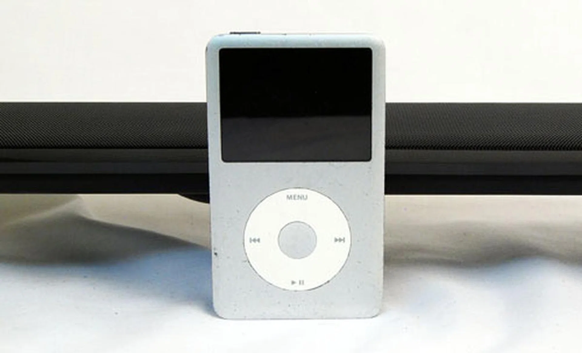 HVT technology is meant to help reduce the size of the sound wing without compromising on quality. The height of the S-BD919HW is actually about half the size of an iPod classic, which is quite low for sound bars.