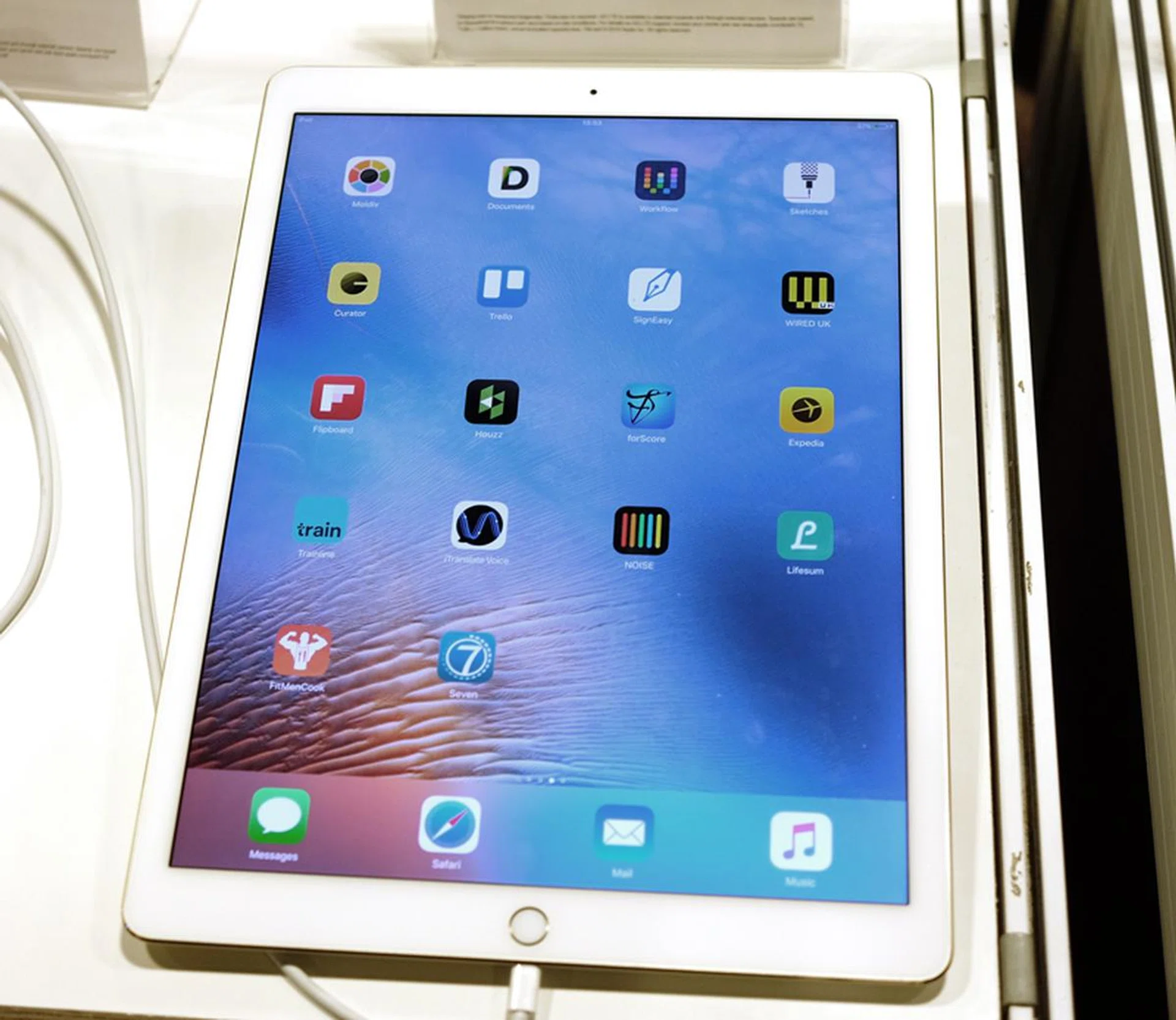 Apple's latest iPad takes all of the features of the 12-inch iPad Pro and puts them into a more standard 9.7-inch form factor. The iPad Pro 9.7 is also equipped with the same rear camera you'll find in the iPhone 6s, complete with a true tone dual-LED flash module! Get one from Epicentre starting at just S$898 and receive a free JustMust Folio Case, iWorld Screen Film, TechM 20,000mAh power bank, UiiSii C100 Monster Earpiece with Mic, TechM stand, TechM bluetooth speaker and Devia travel kit (total worth $439).