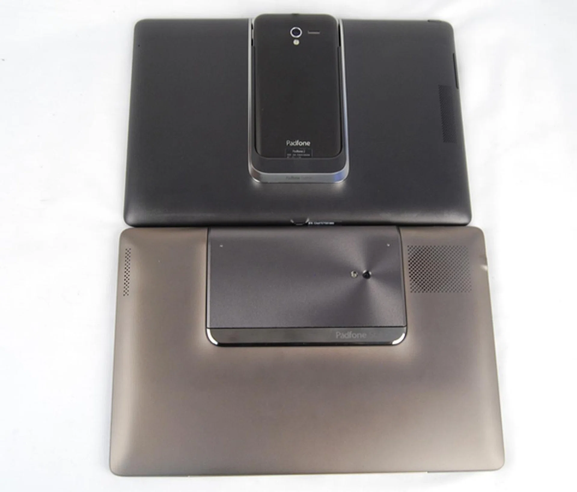 We really liked the thinner and more elegant design of the new PadFone Station (top) compared to its chunky predecessor (bottom). 