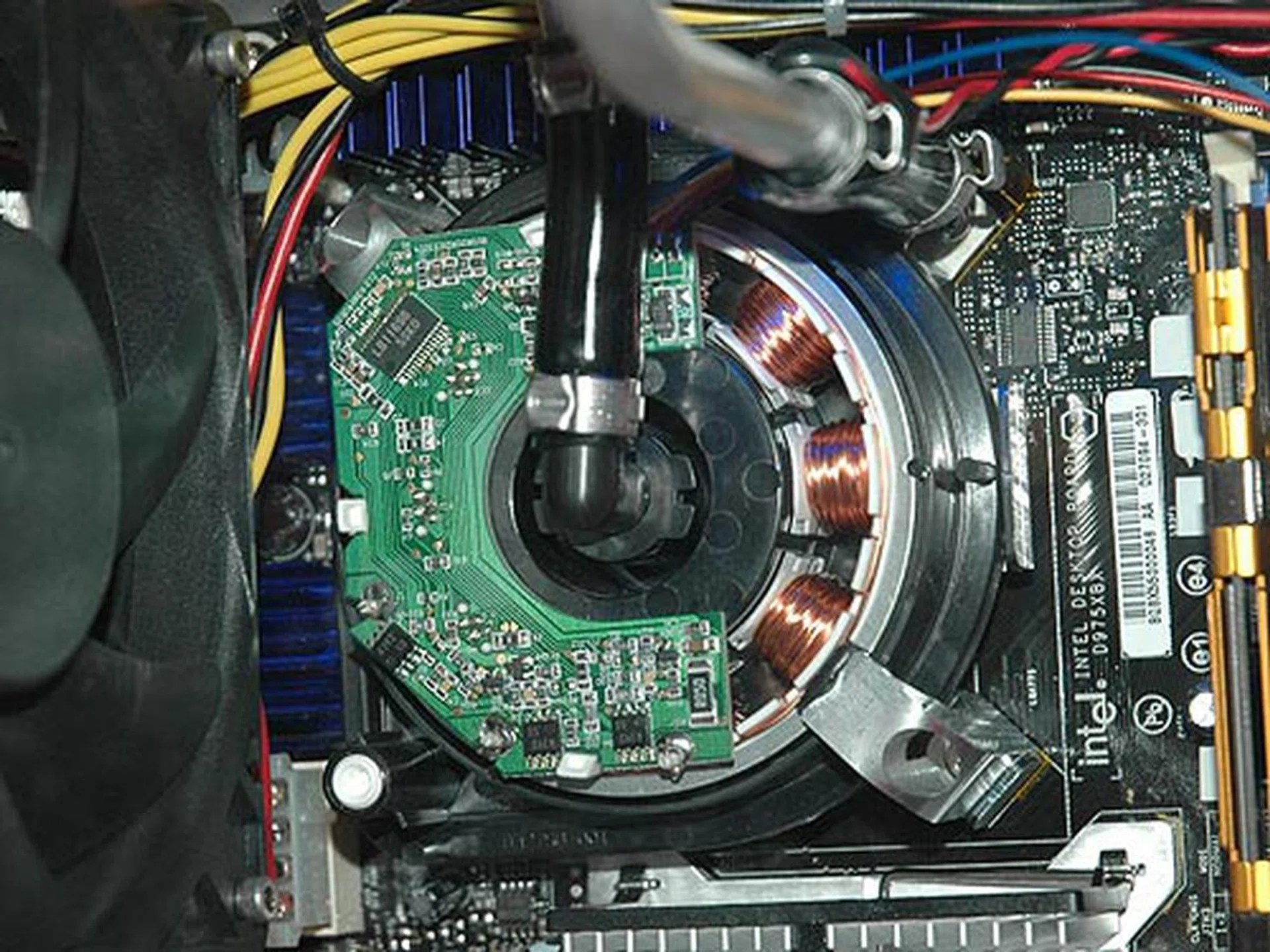Intel demonstrated their new water-cooling technology in an actual gaming machine.