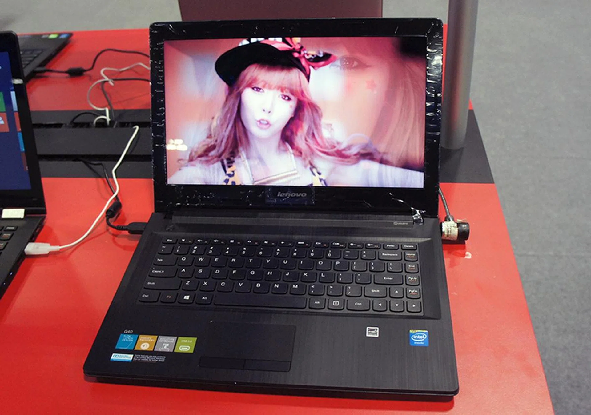 If you are looking for a basic and entry-level notebook, this Lenovo IdeaPad G40 is one of the most affordable at the show. It features an Intel Celeron N2830 processor (2.16GHz, 1MB L3 cache) and 2GB of RAM and 500GB HDD. It is going for just $399 (U.P.: $699).