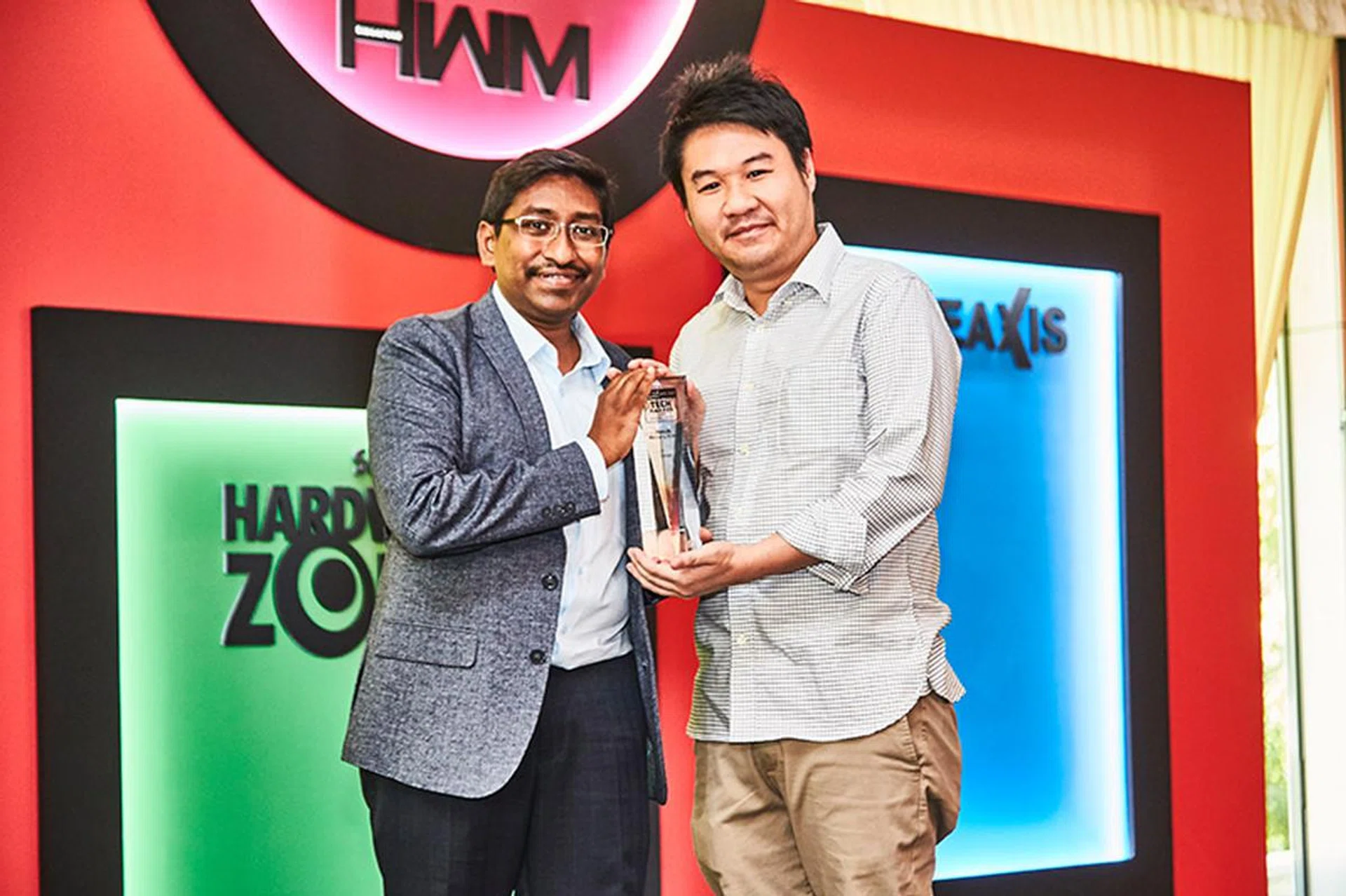 This year, the Readers' Choice award for Best PC Memory Brand goes to Corsair. Accepting the award on behalf of Corsair is Mr. Jeremiah Ong from Convergent Systems.
