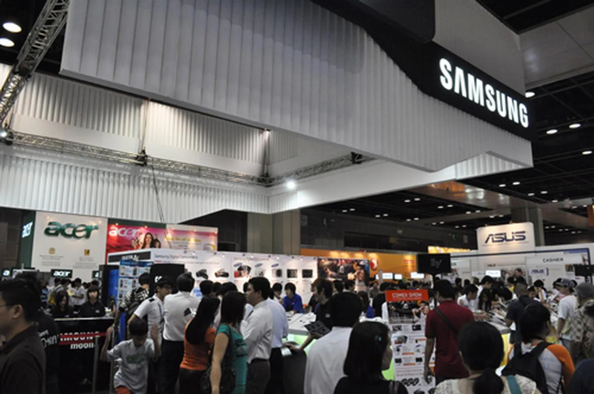 Samsung's booth is on the 4th floor, with a large offering of mobile phones, portable media players, printers, projectors and TVs.
