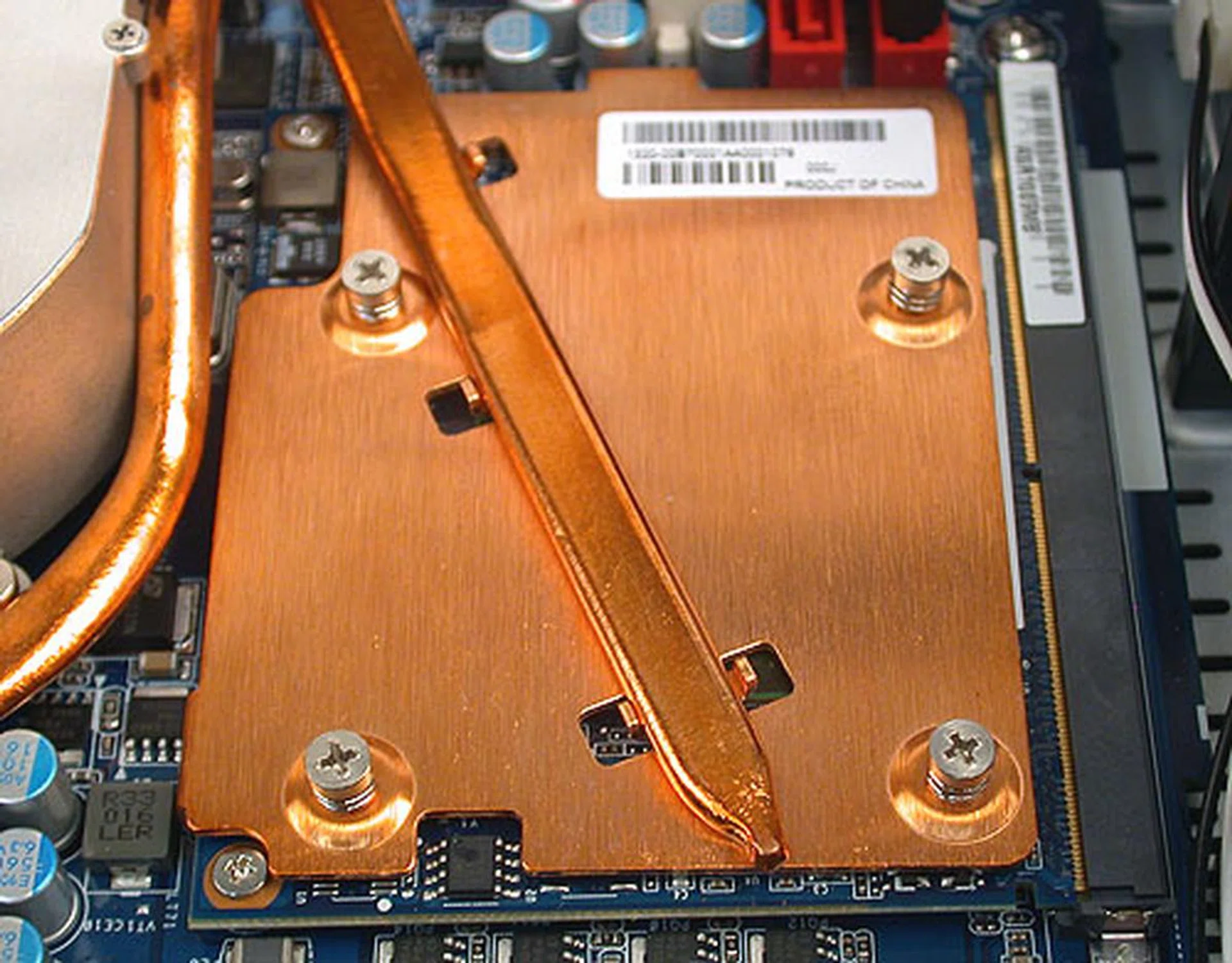 The GeForce GT 425M comes in a MXM package that according to ASRock can be upgraded if you choose (and if you can find the MXM part). The heat-pipe is connected to the single exhaust fan that also manages the CPU. 