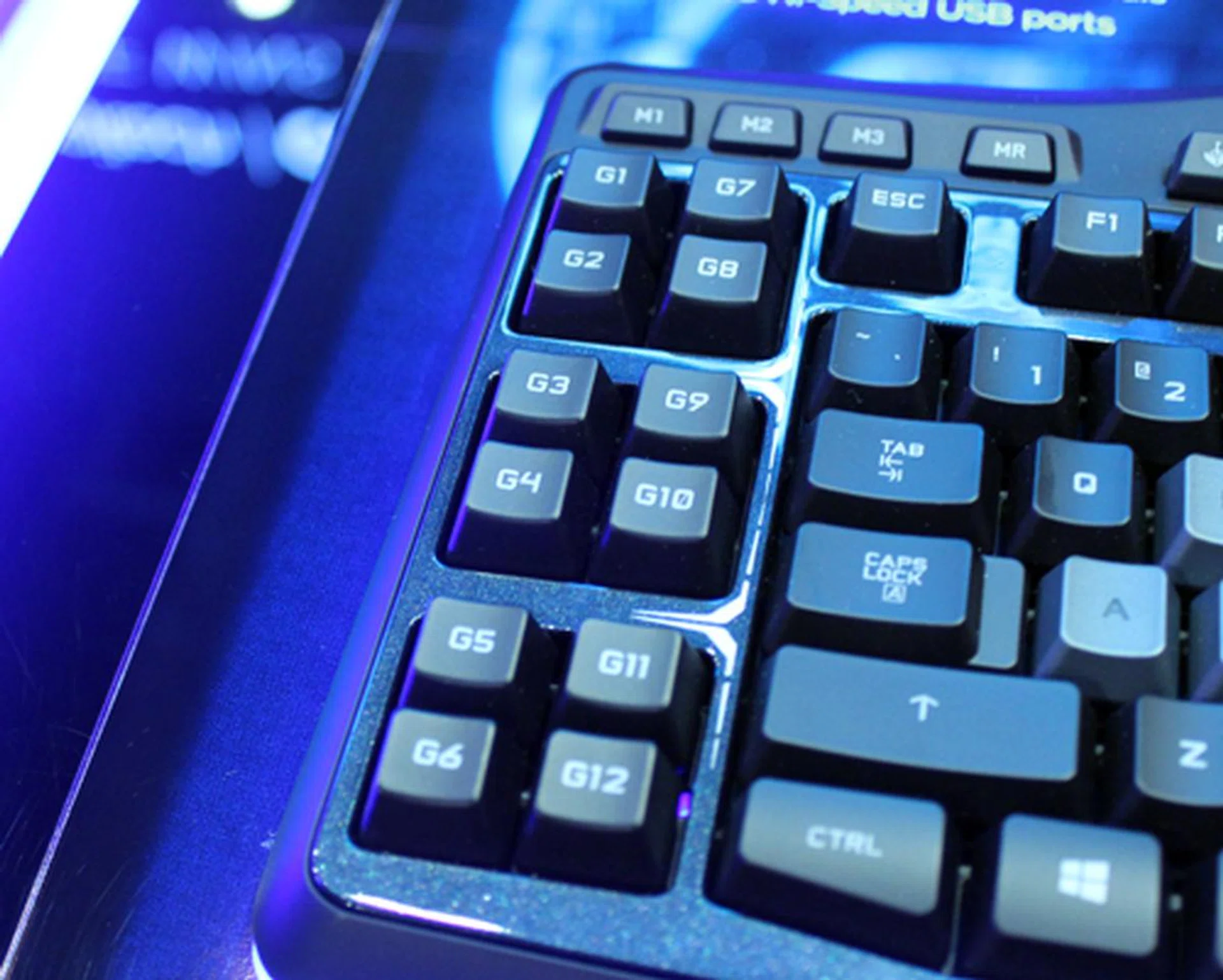 A total of 12 programmable macro keys are provided for gamers.
