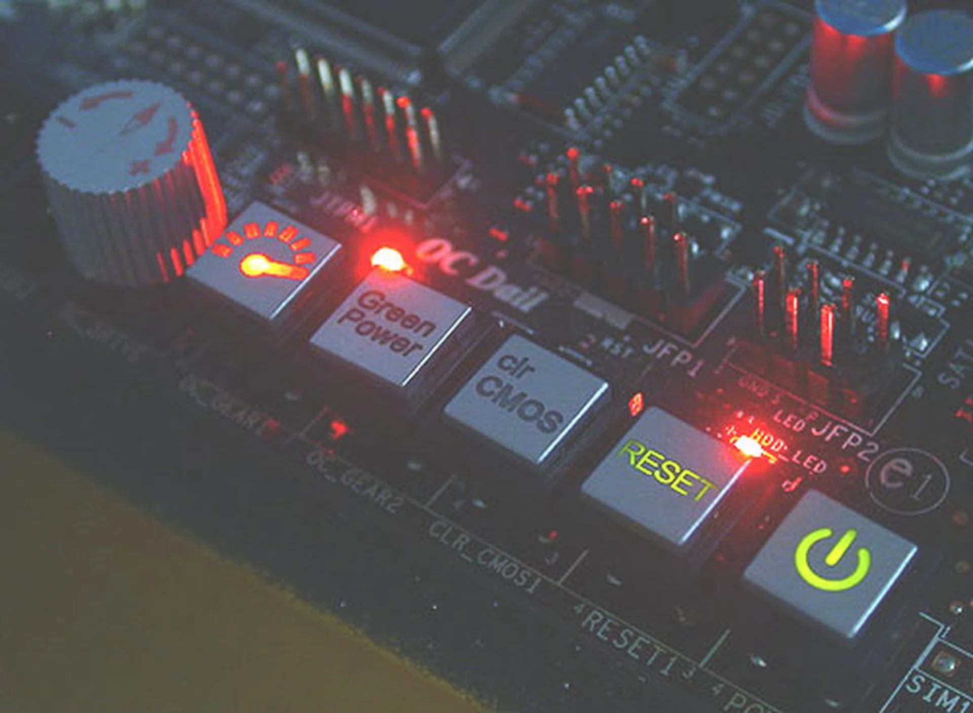 MSI has added quite a few switches and even a knob to its onboard panel here. The new O.C Dial feature is something you'll expect on an ASUS Rampage class board but MSI shows that it can do the same too. 