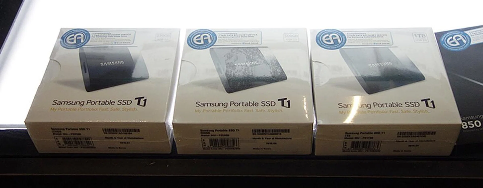 The Samsung Portable SSD T1 drives come in three capacities; 250GB (S$299), 500GB (S$459) and 1TB (S$899). The drives are back by a 3-year warranty and purchases made at the show will entitle you to Cold Storage shopping vouchers.