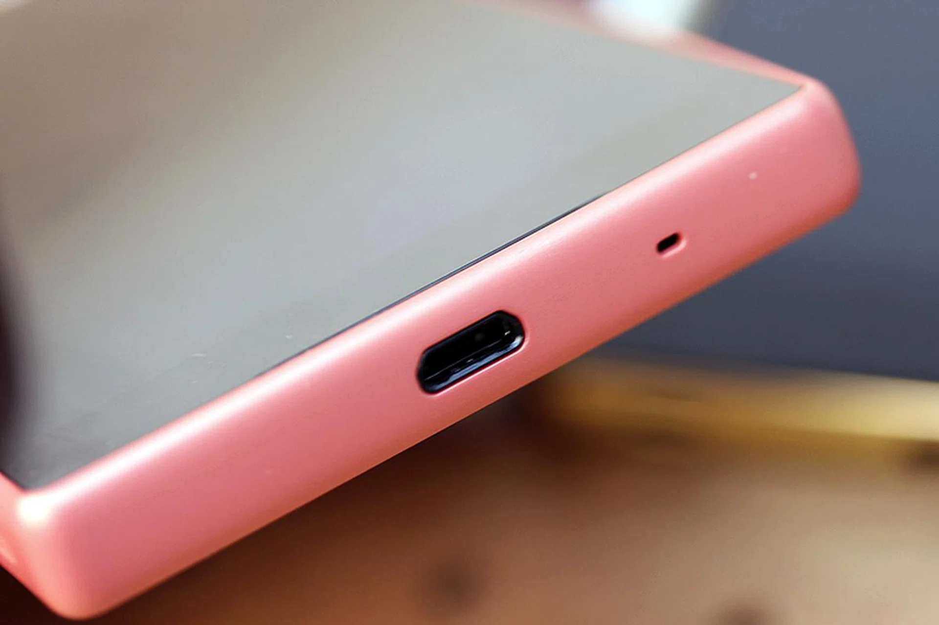 The Xperia Z5 phones are waterproof and dustproof with IP68 rating, and the resistance applies even to the USB 2.0 ports.