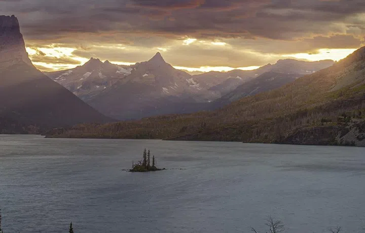 A cropped, post-processed slice of the original buggy wallpaper. This one does not cause any crashes.