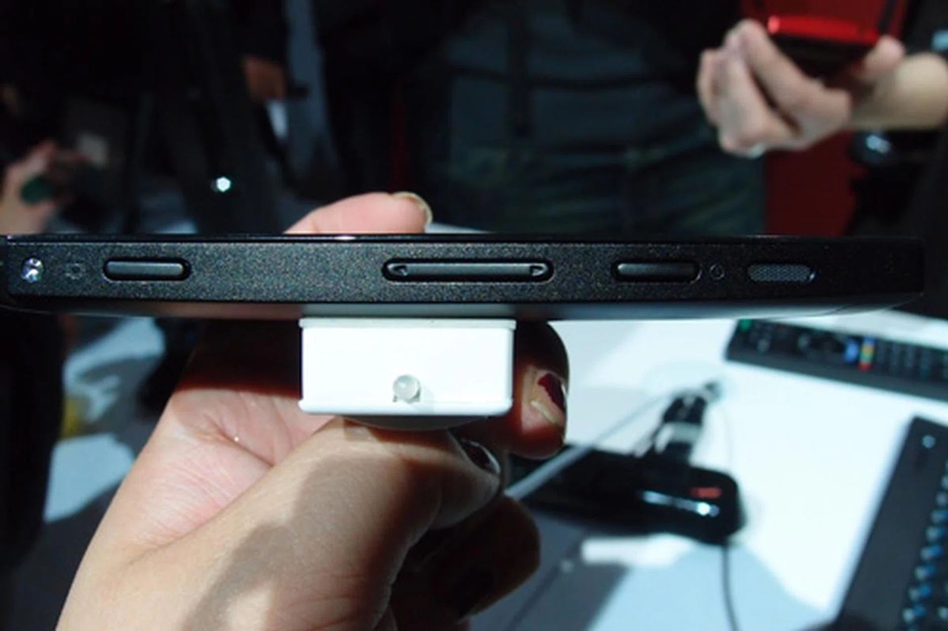 Buttons are a tad thin for our liking but they are well constructed and relatively easy to press. The functional buttons are all nicely lined up on the right side of the phone: from left to right, camera/shutter button, volume controls and power on/lock screen button.