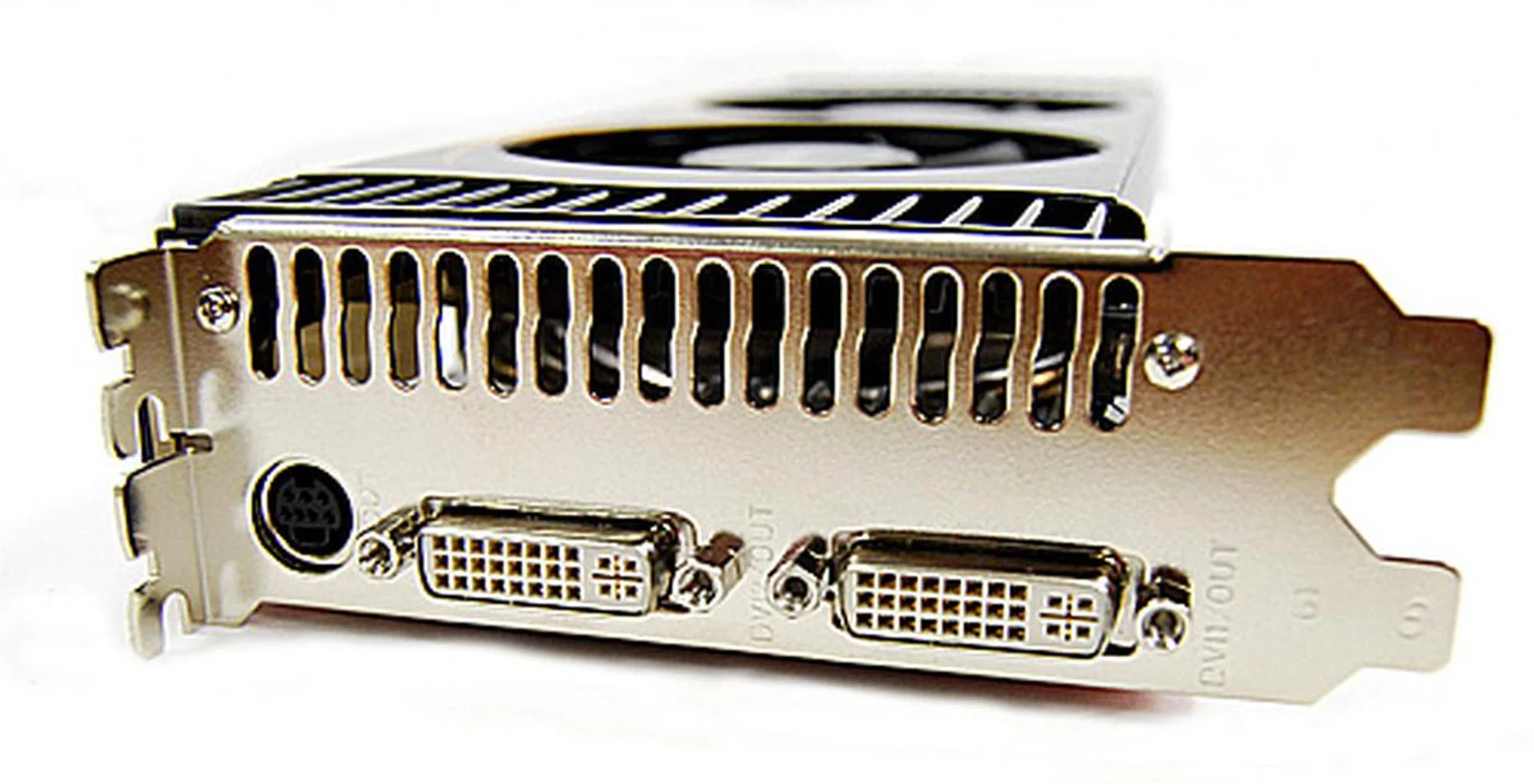 Sadly, the Palit GTX 260+ Sonic comes only with the standard two Dual-Link DVI outputs and 7-pin mini-DIN. An additional HDMI or DisplayPort would have been ideal.