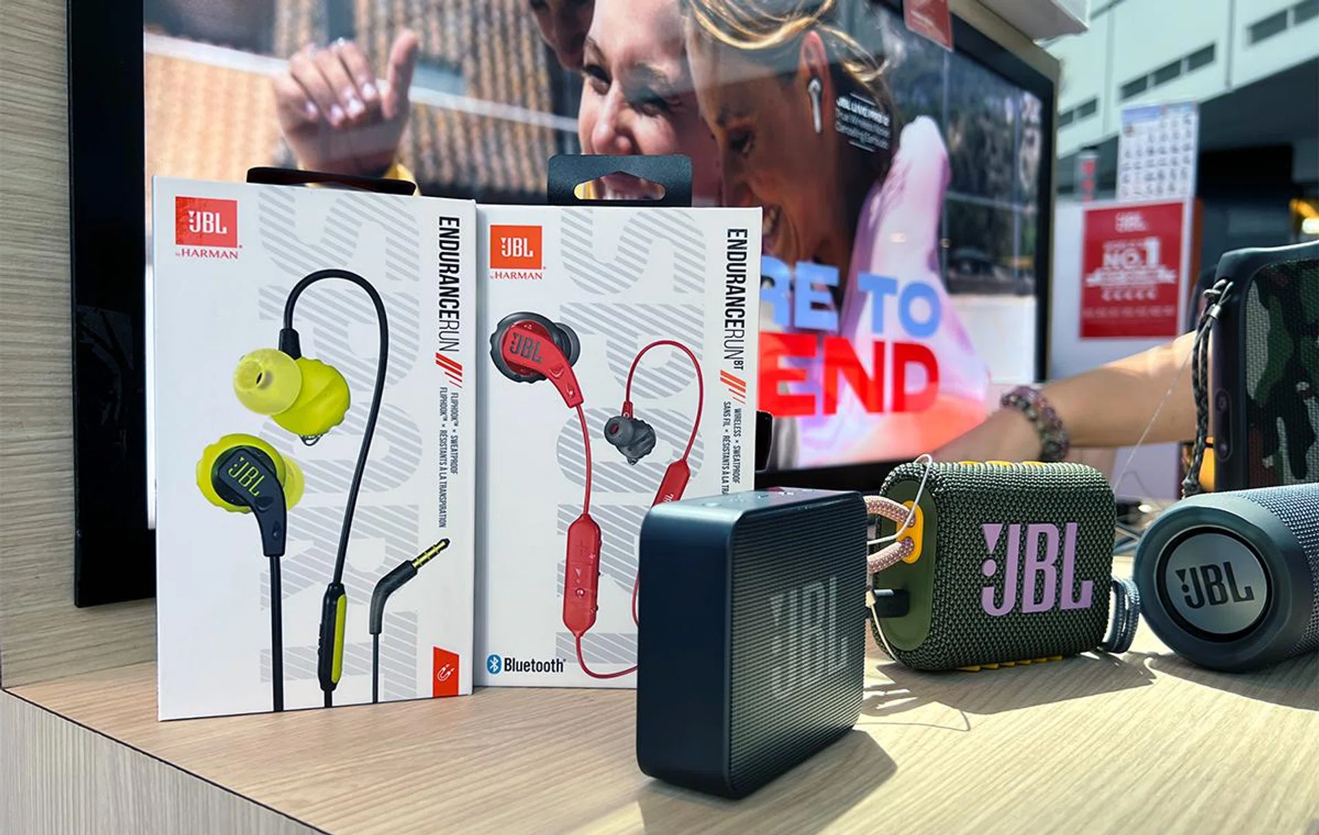 JBL Endurance Run (left), Endurance Run BT (right).