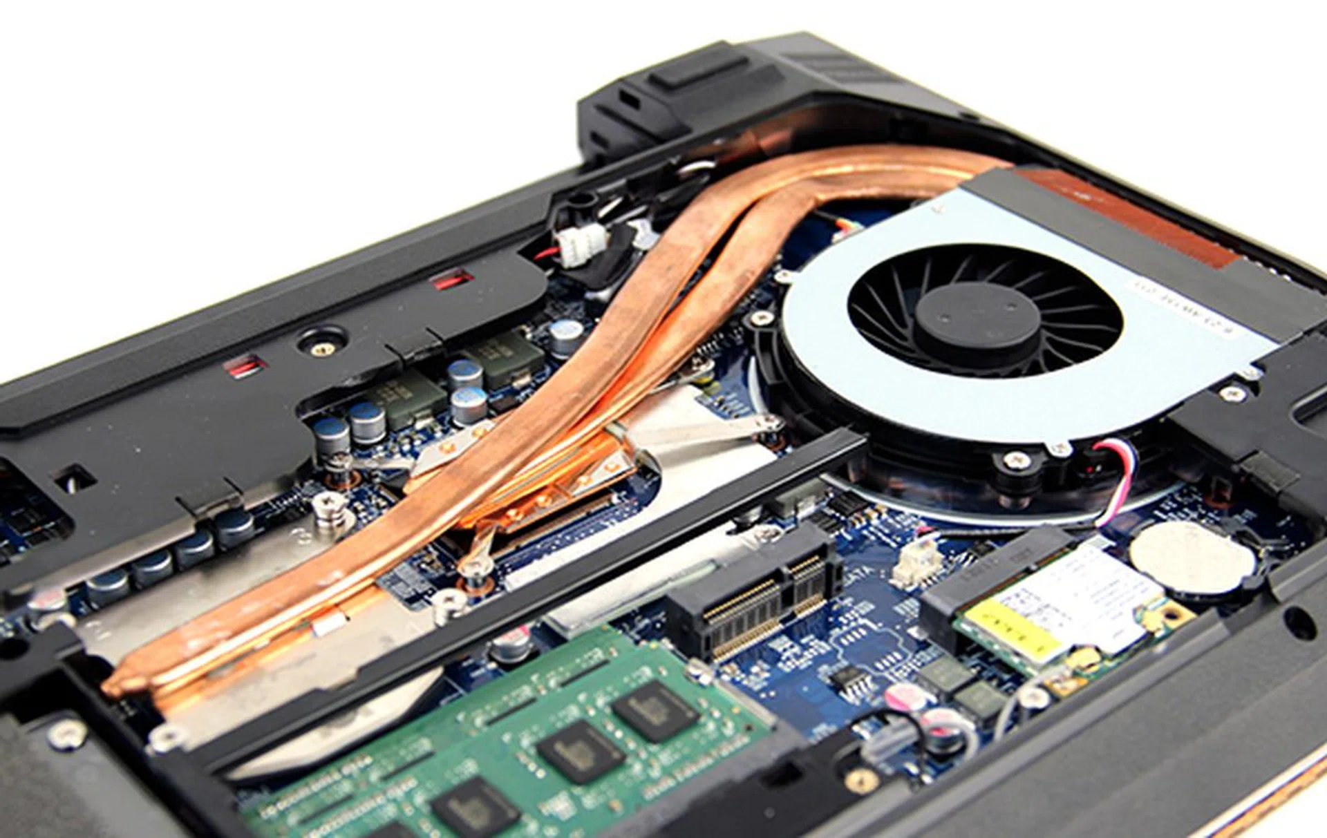 The CPU and GPU are cooled using a traditional heatsink and fan combo. There's only a single fan that blows hot air out through the left side of the notebook. The fan gets pretty loud during operation.