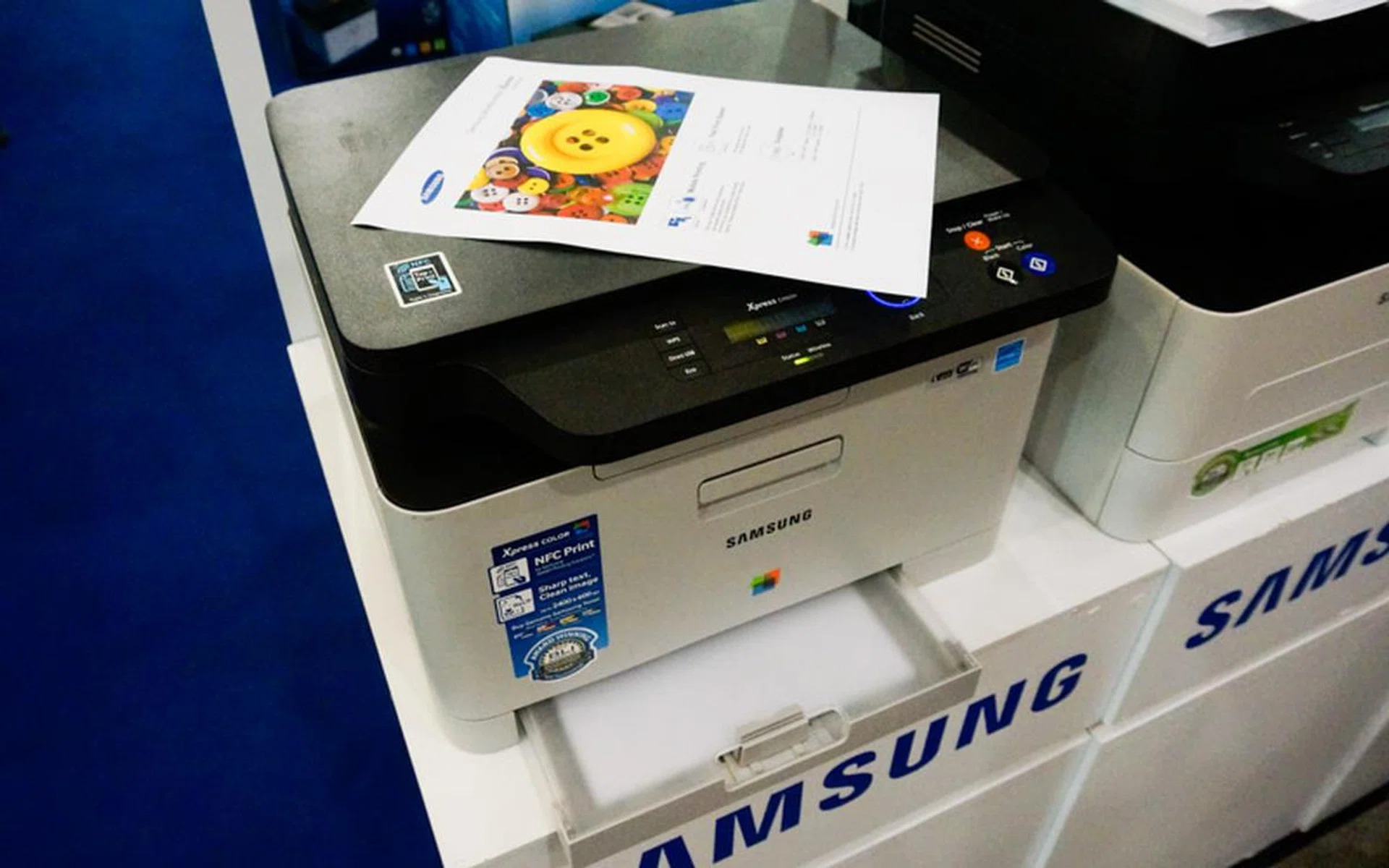 The Xpress C460FW is a 4-in-1 color multi-function laser printer that does Print, Copy and Scan. It’s NFC enabled, and supports Direct Mobile Print and Scan. It allows for Wi-Fi Protected Set-up (WPS) and comes with three years On-site warranty (hardware only). It retails at $388 at this show, and that also gets you S$20 in NTUC vouchers and a Probox Nekohako 5200mAh Power Bank (worth S$65).