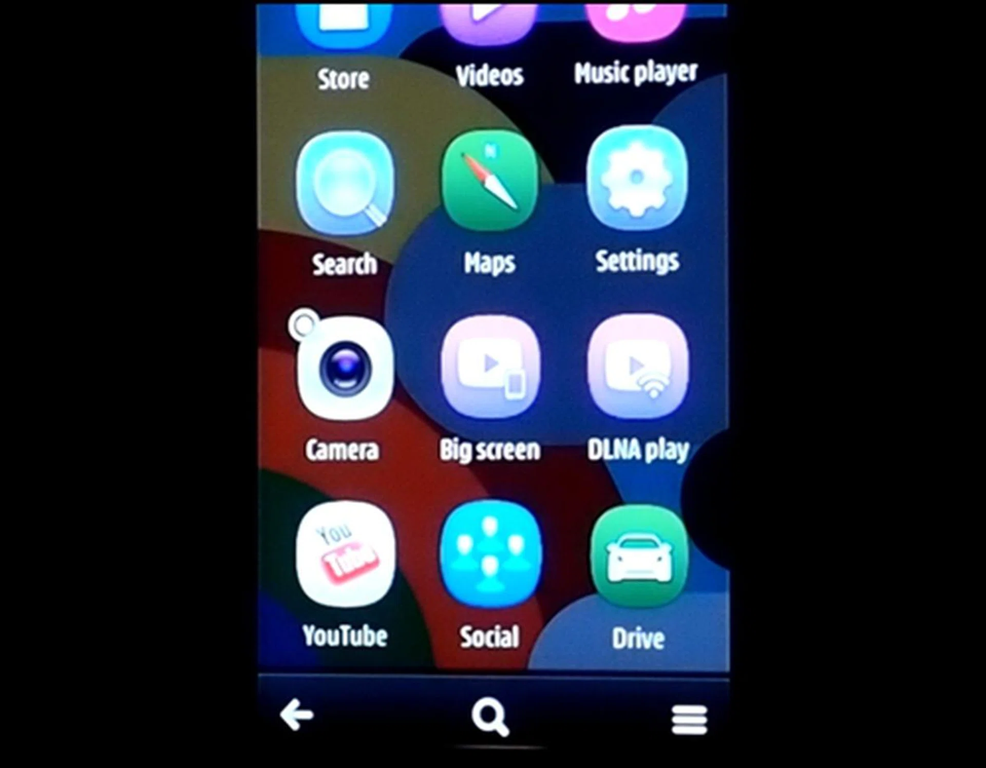 The Nokia 808 PureView  comes with DLNA connectivity as well.