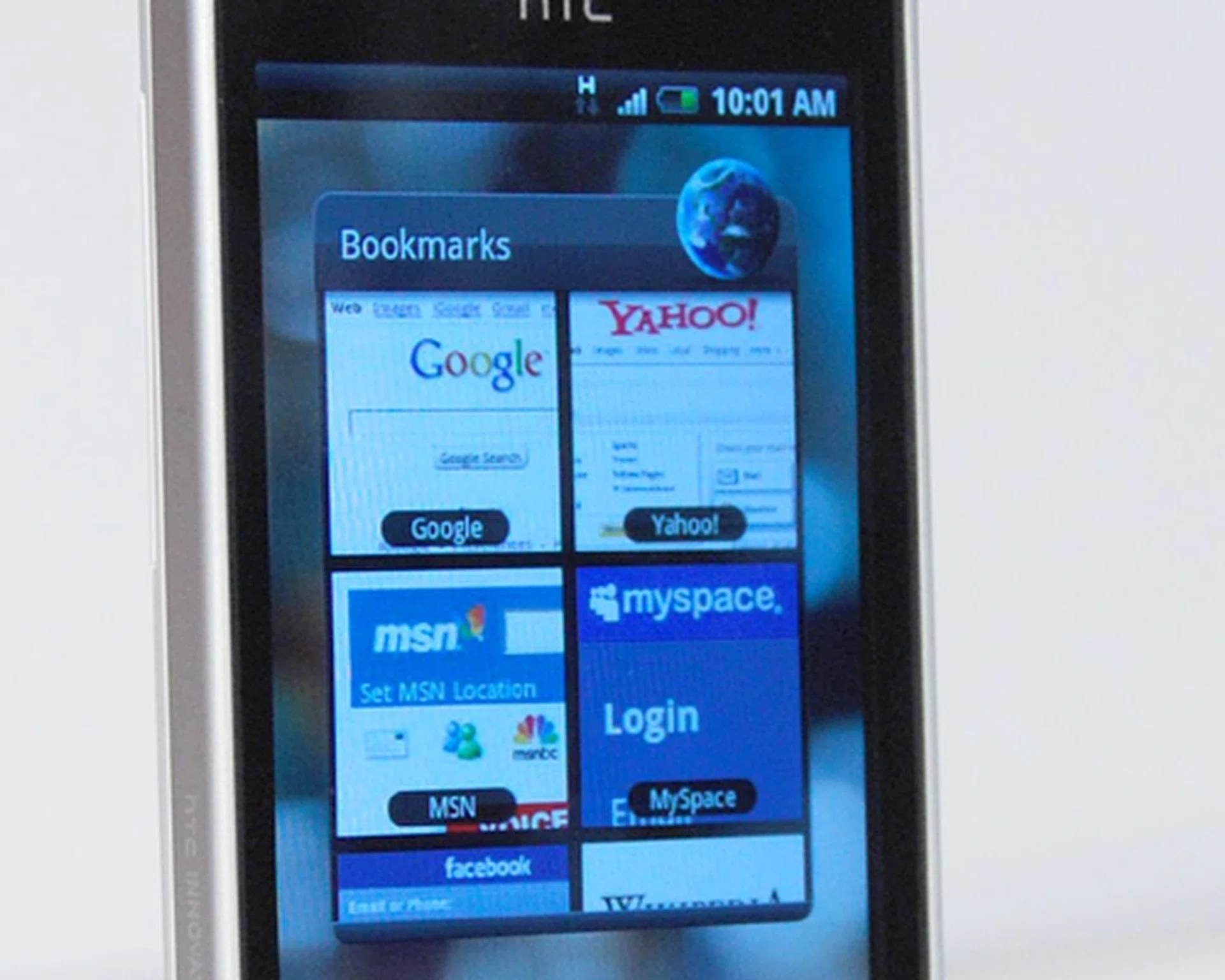 The Bookmarks widget displays the thumbnails of your, well, bookmarks. But what makes this Bookmark widget great to behold is the fact that it will intuitively lock on to the distinctive areas that identifies what the site is.